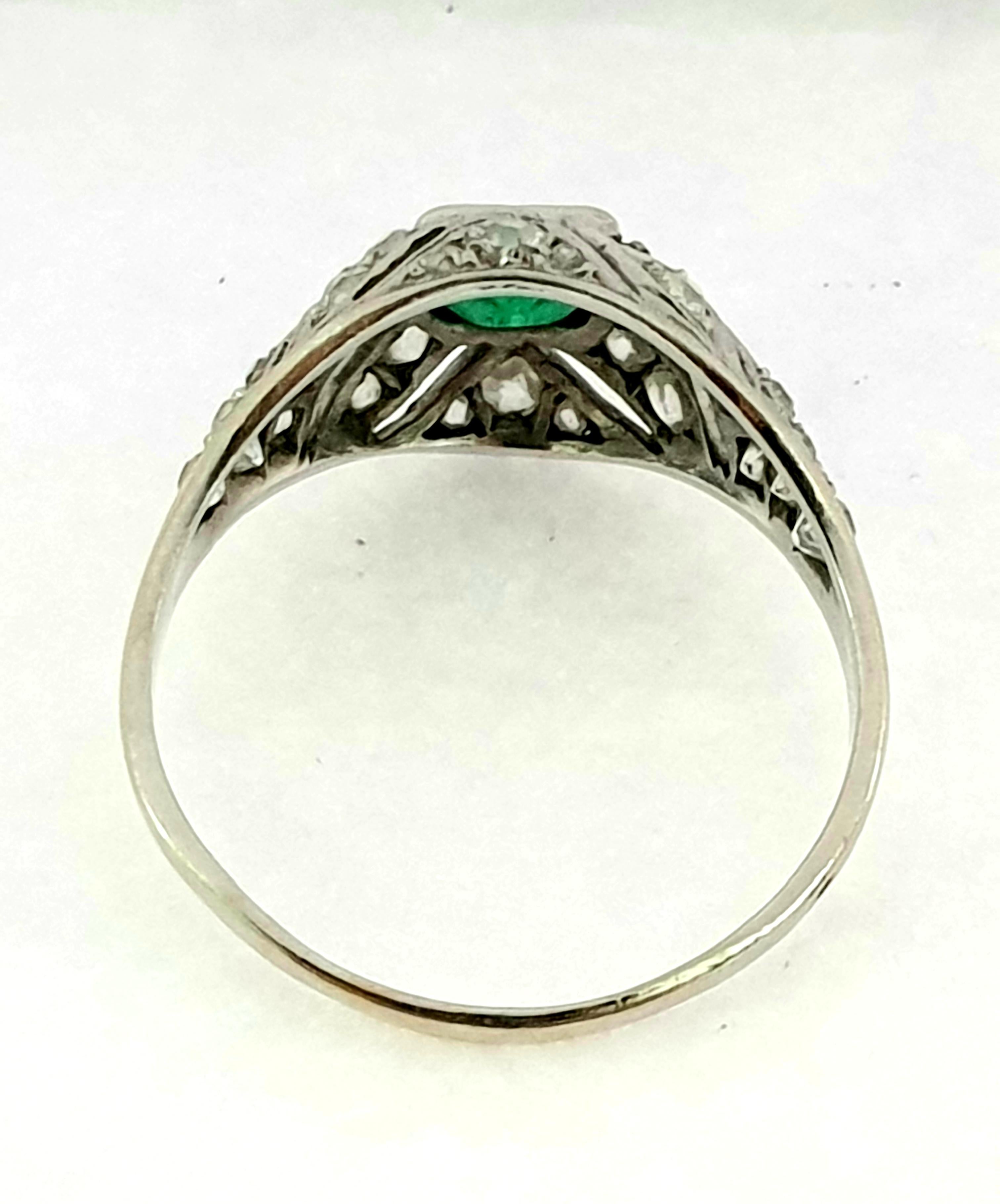 Art Deco Emerald Diamond Platinum Ring In Good Condition In Dublin, IE