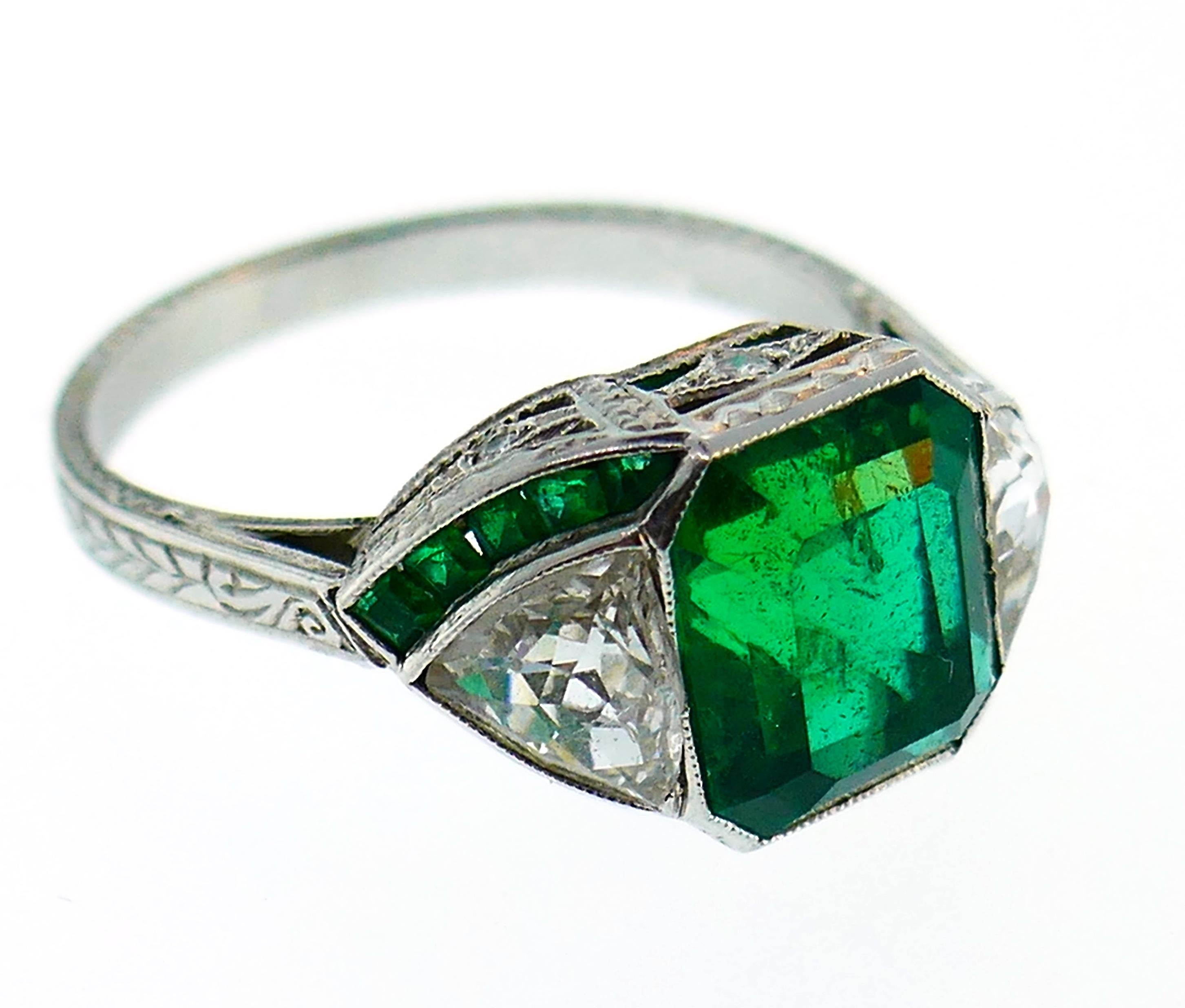 Art Deco Emerald Diamond Platinum Ring For Sale 1