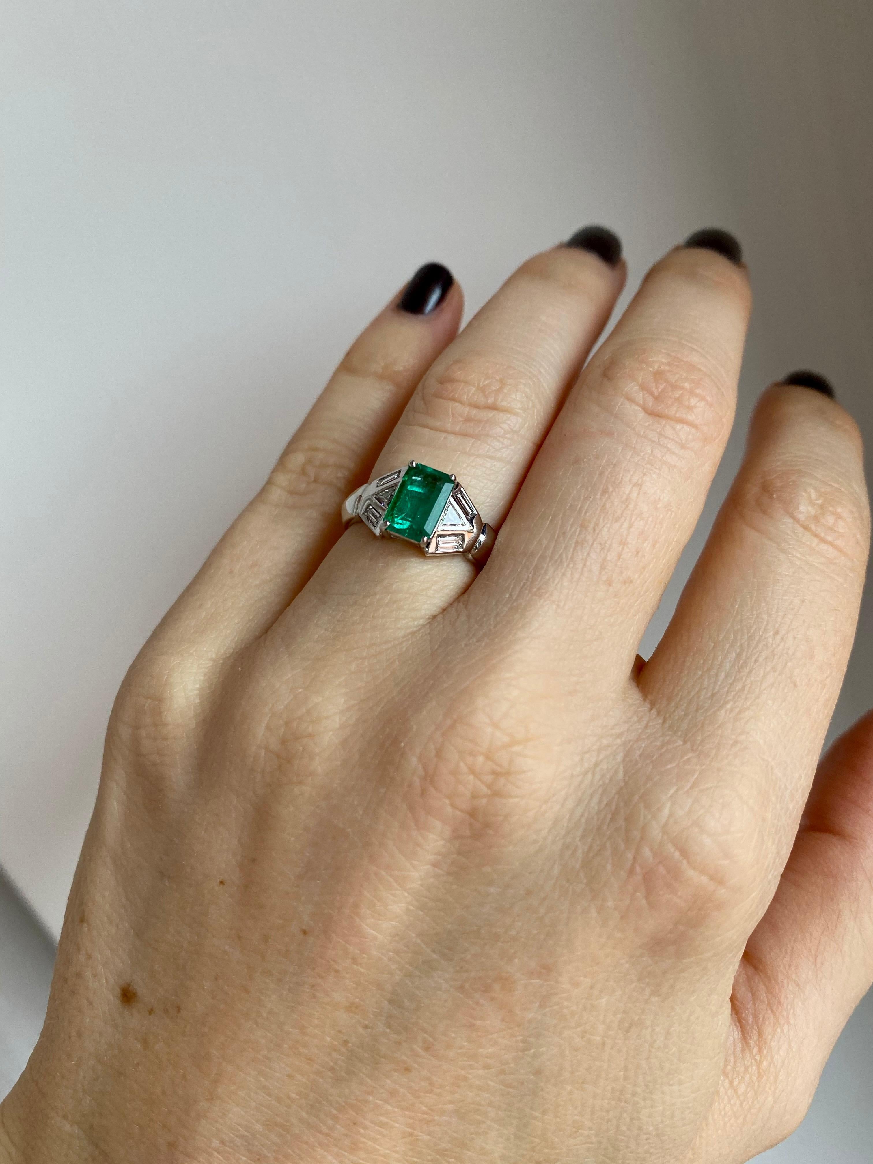 Art Deco Emerald Diamond Ring 6