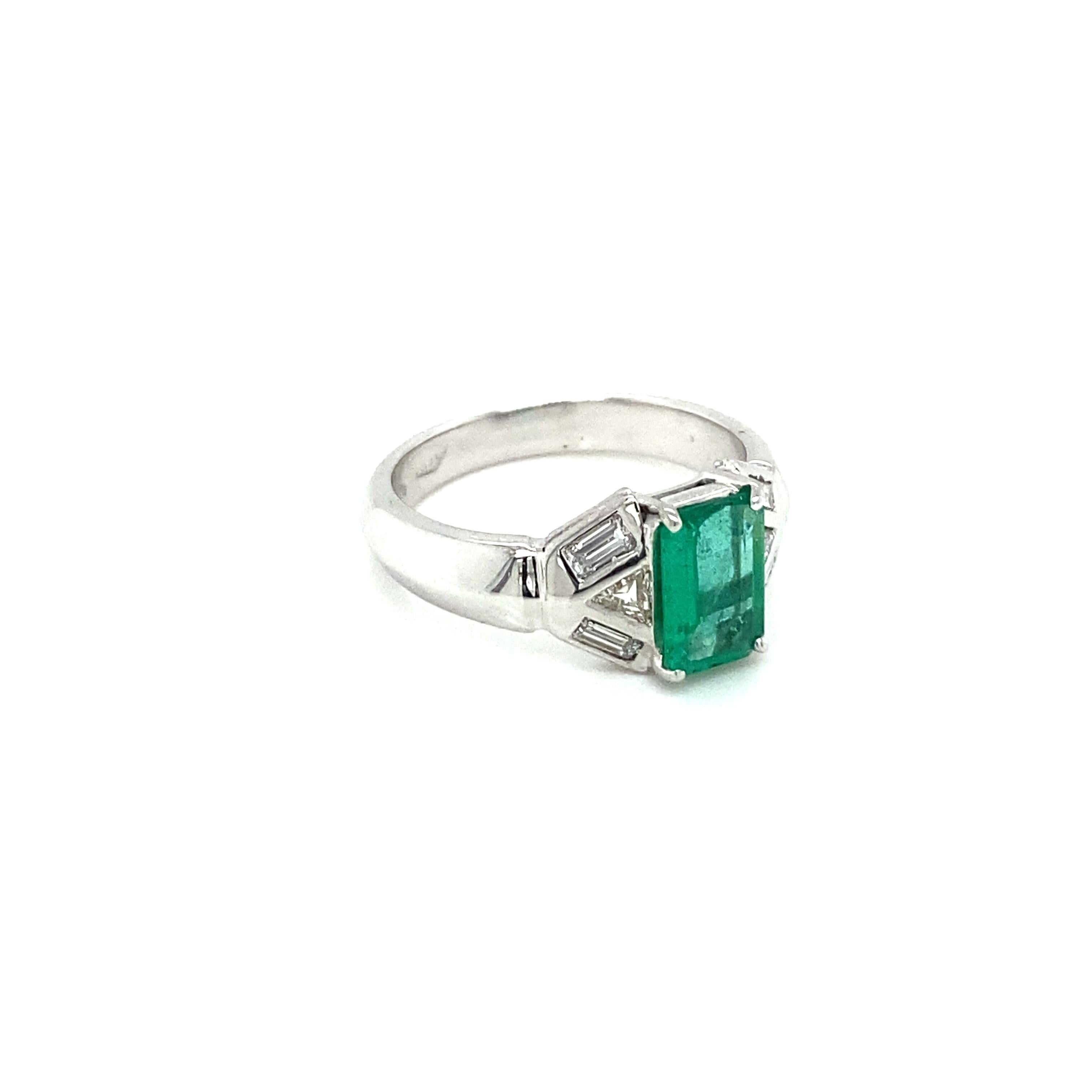 Art Deco Emerald Diamond Ring In Excellent Condition In Napoli, Italy