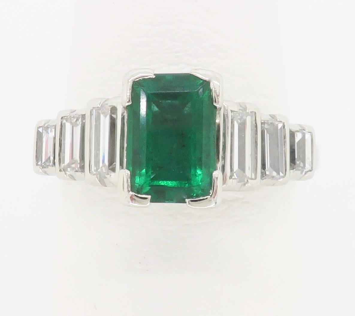 Art-Déco-Ring aus Platin mit Smaragd und Diamant im Angebot 5