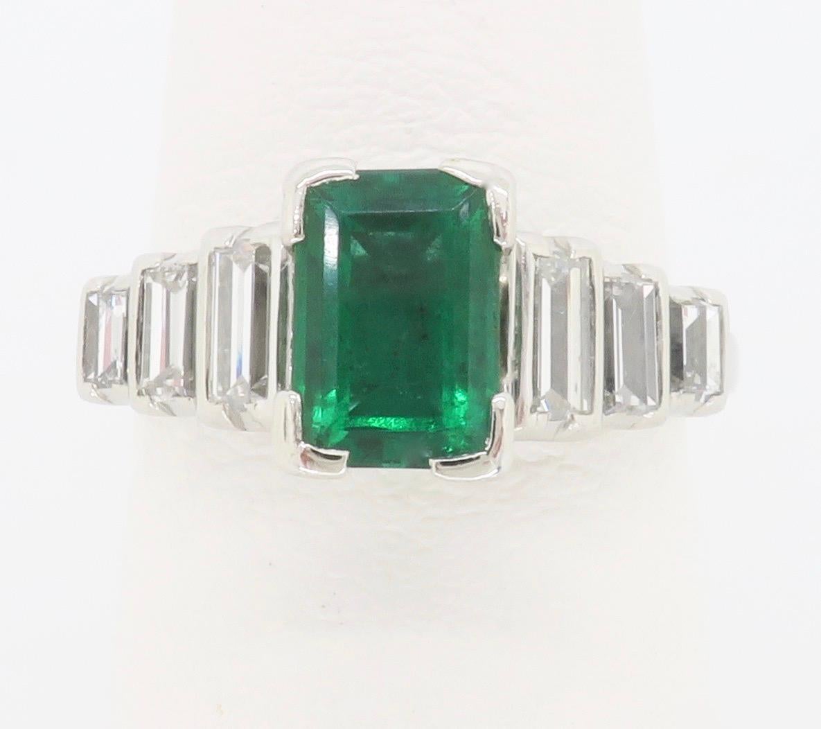Art-Déco-Ring aus Platin mit Smaragd und Diamant 5