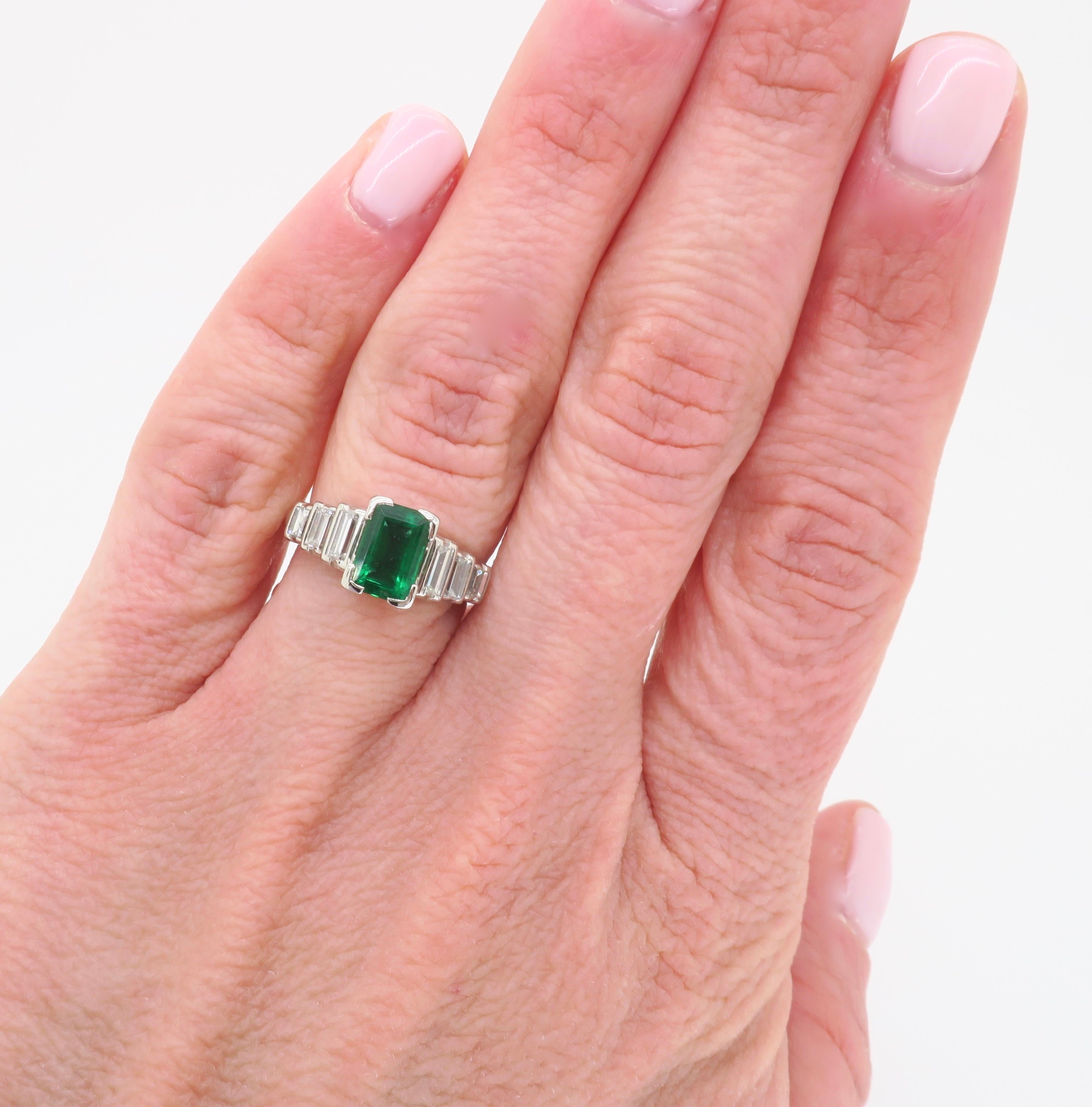 Art-Déco-Ring aus Platin mit Smaragd und Diamant im Angebot 6