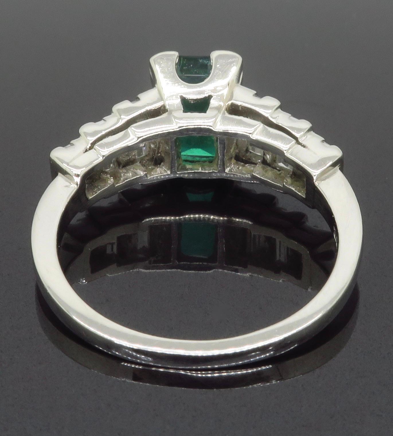 Art-Déco-Ring aus Platin mit Smaragd und Diamant für Damen oder Herren
