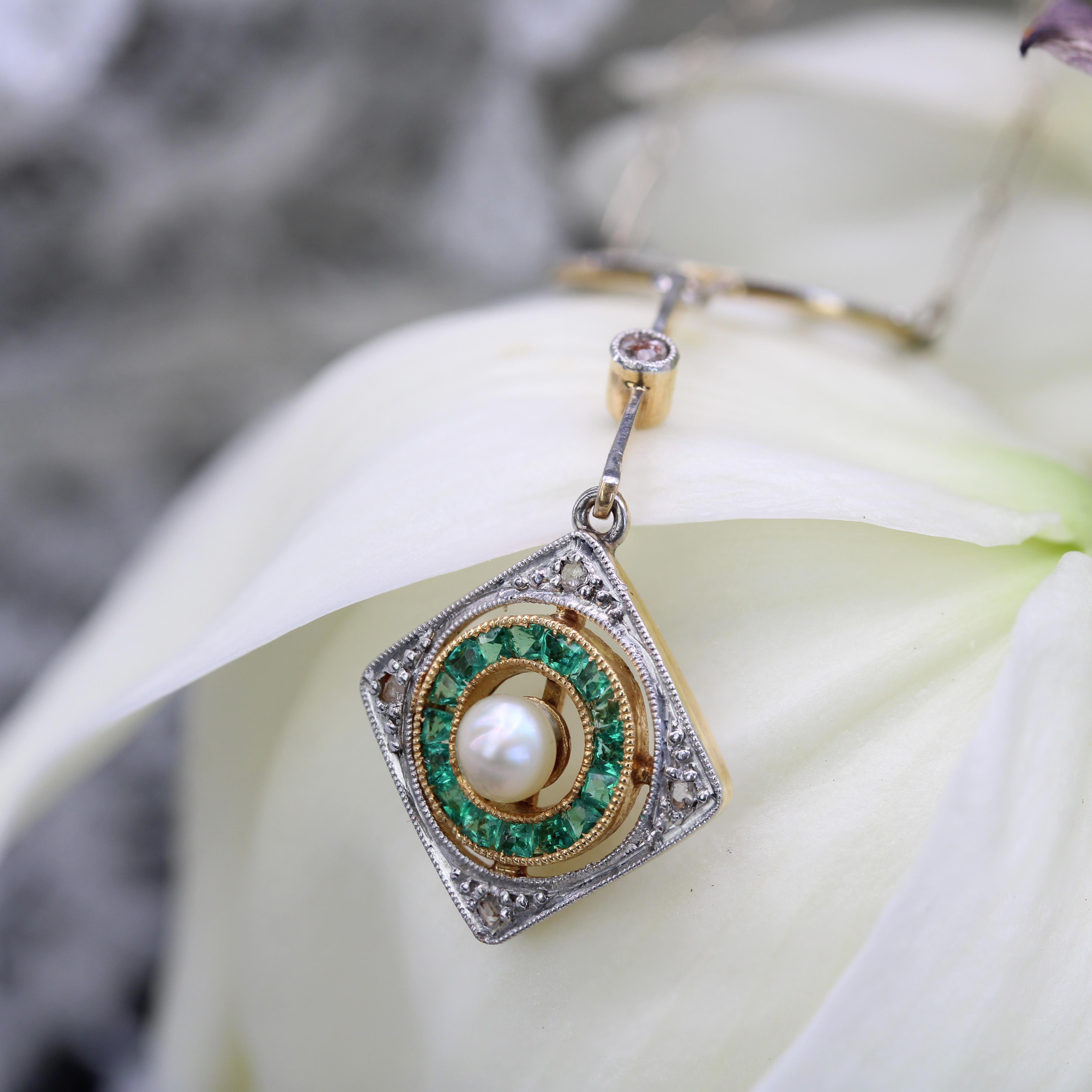 Art Deco Emerald Diamonds Fine Pearl 18 Karat Yellow White Gold Pendant Necklace For Sale 7