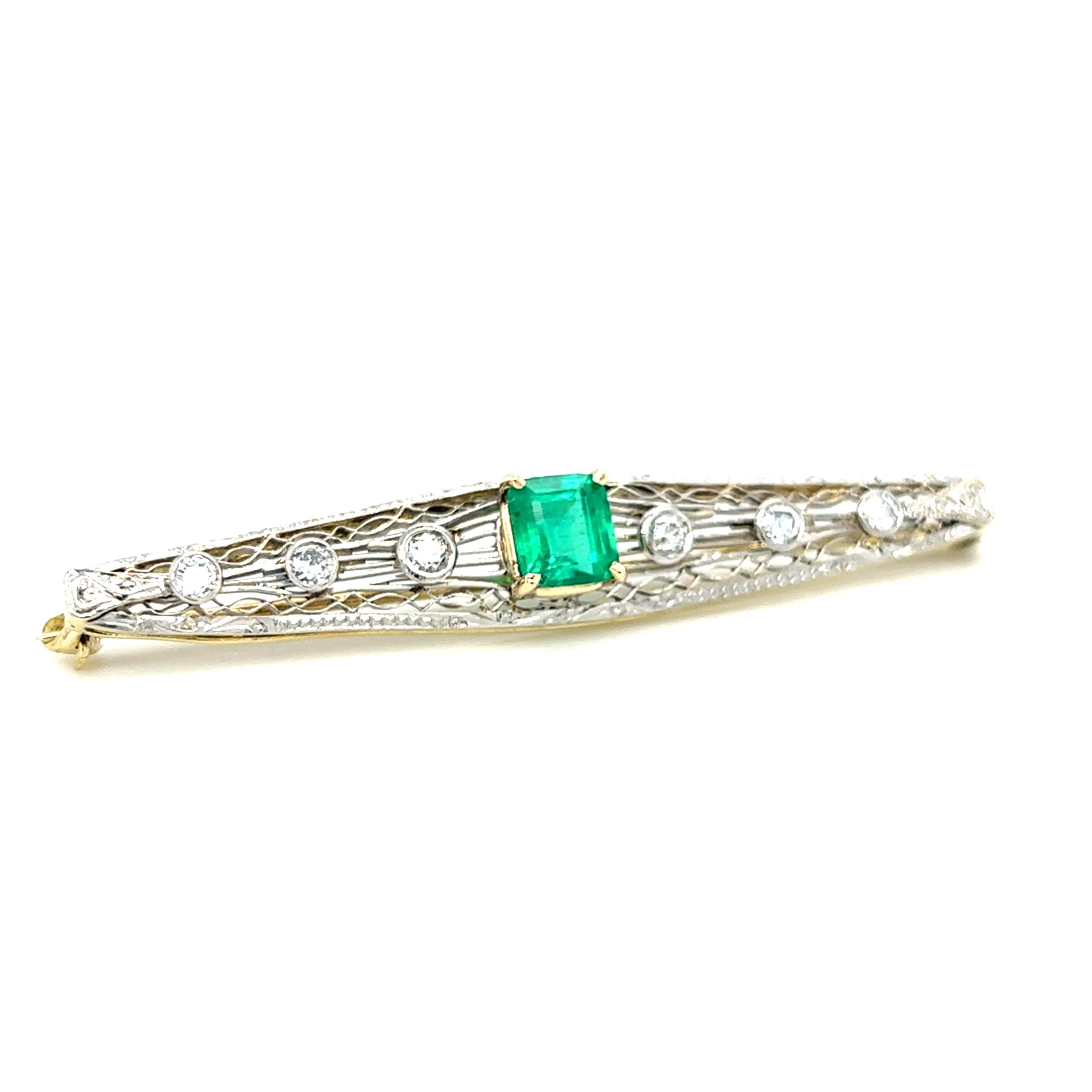 Art Deco Emerald & European Cut Diamond Filigree Bar Pin in 14K Gold In Good Condition In Towson, MD