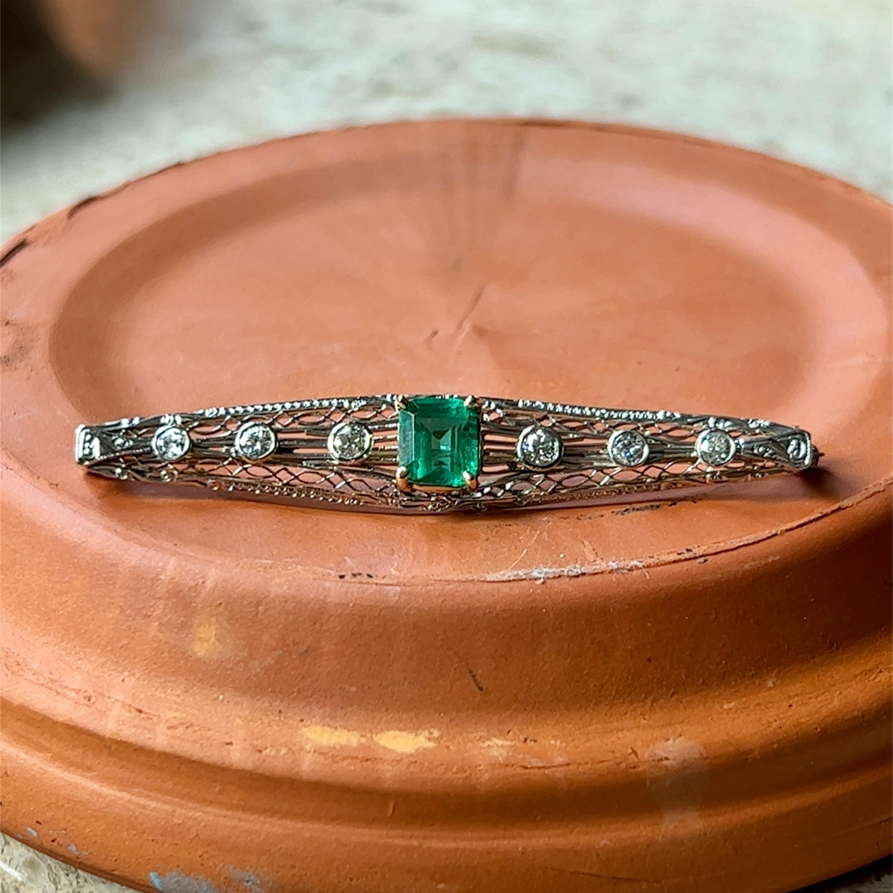 Art Deco Emerald & European Cut Diamond Filigree Bar Pin in 14K Gold  For Sale 1
