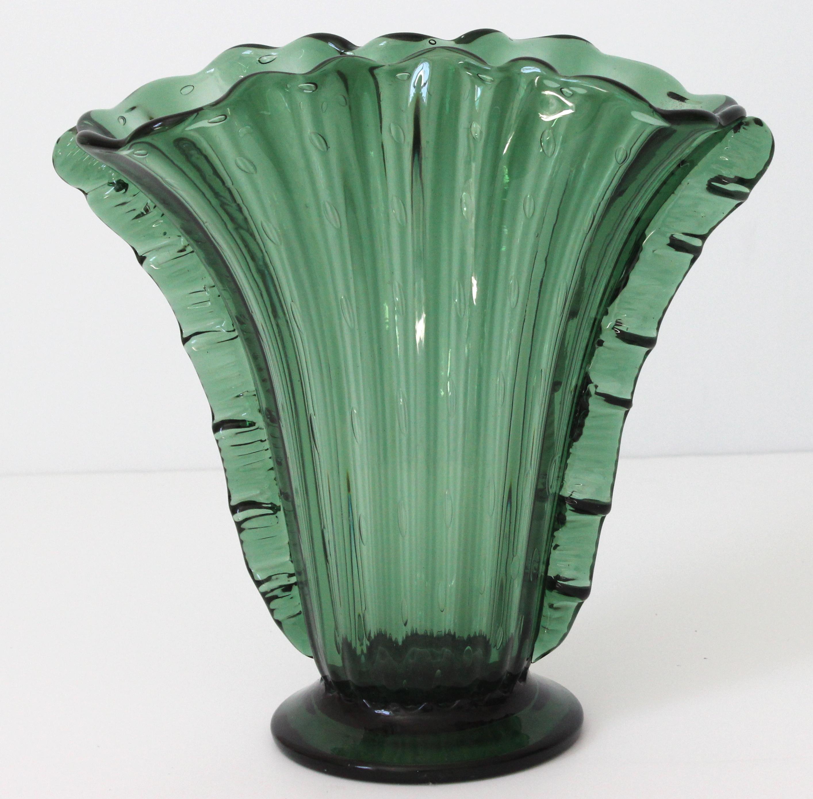 Art Deco Emerald Green Murano Vase by Barovier et Toso In Good Condition In West Palm Beach, FL
