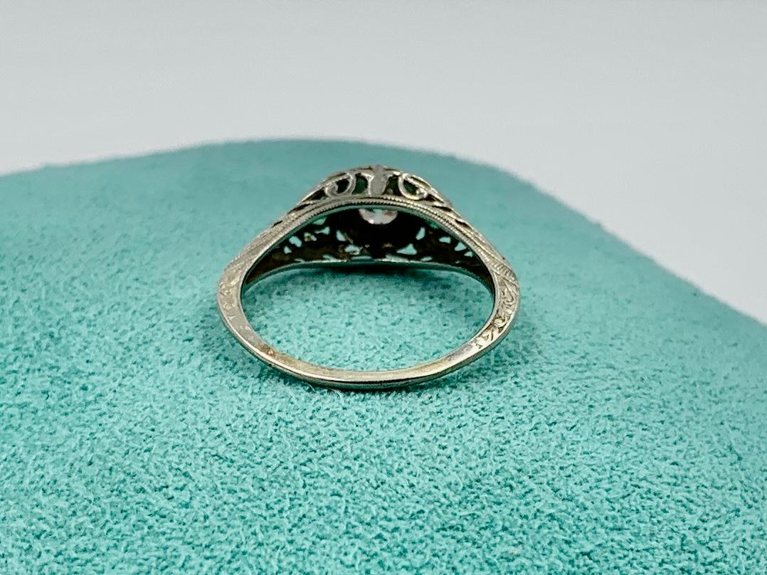 Art Deco Emerald Heart Diamond Wedding Engagement Ring 18 Karat White Gold For Sale 2
