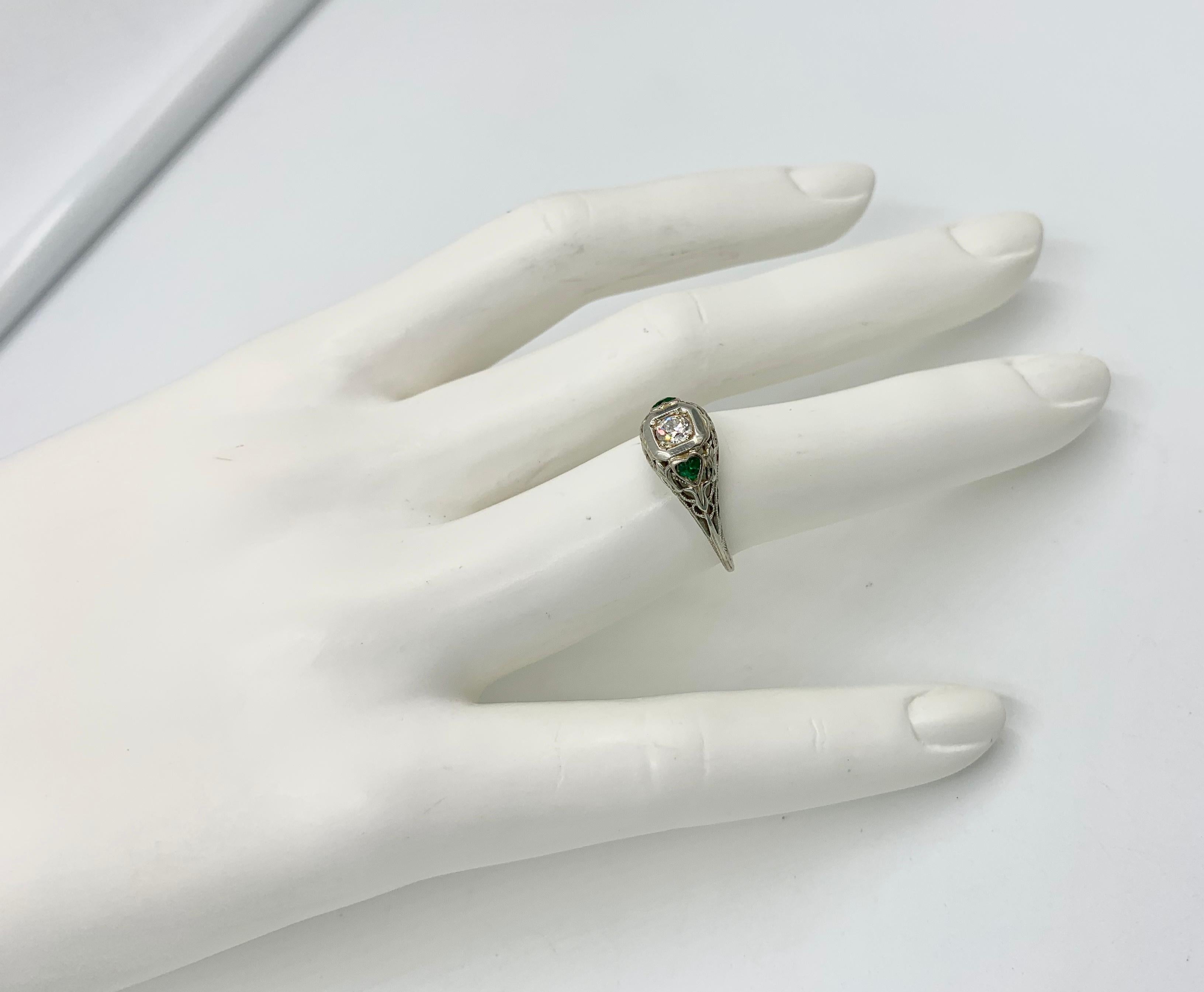 Art Deco Emerald Heart Diamond Wedding Engagement Ring 18 Karat White Gold In Excellent Condition For Sale In New York, NY