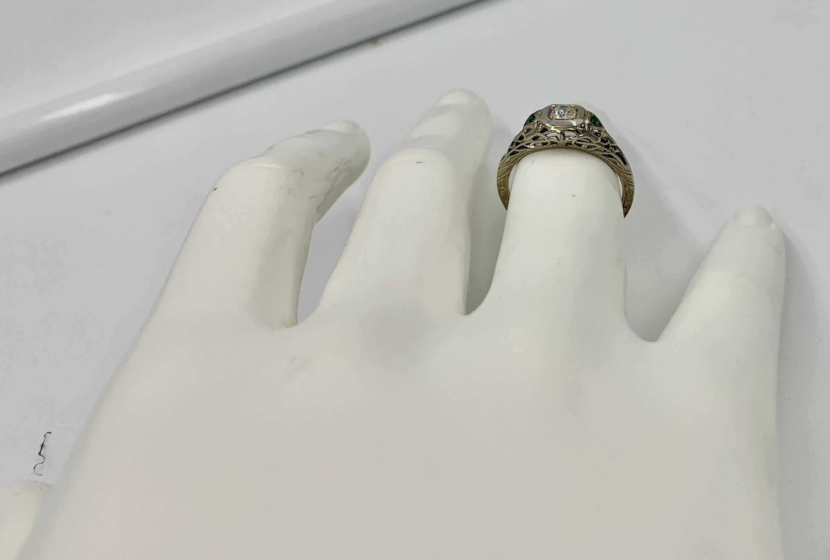 Women's Art Deco Emerald Heart Diamond Wedding Engagement Ring 18 Karat White Gold For Sale