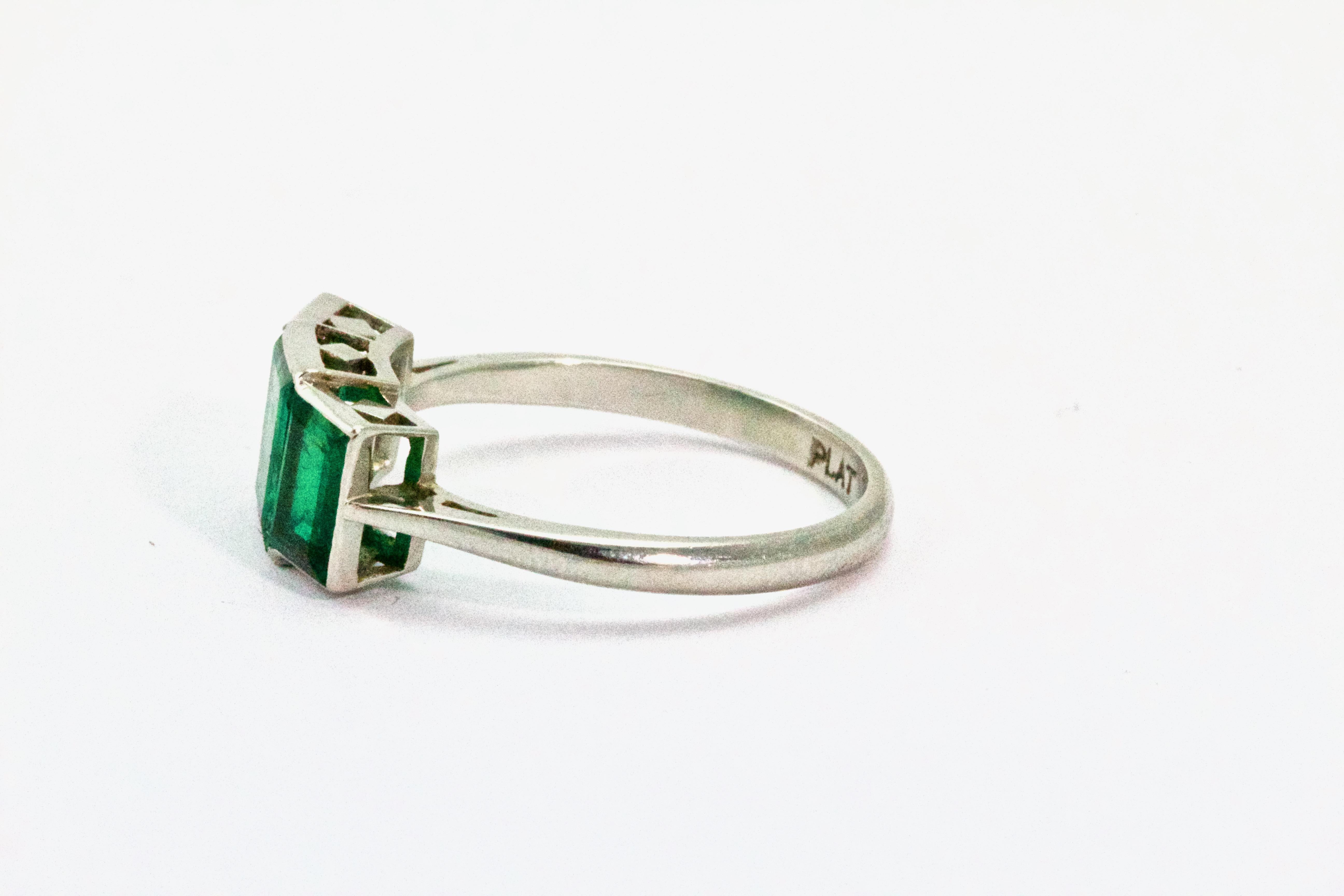 Art Deco Emerald Platinum Three-Stone Engagement Ring In Excellent Condition In Chipping Campden, GB