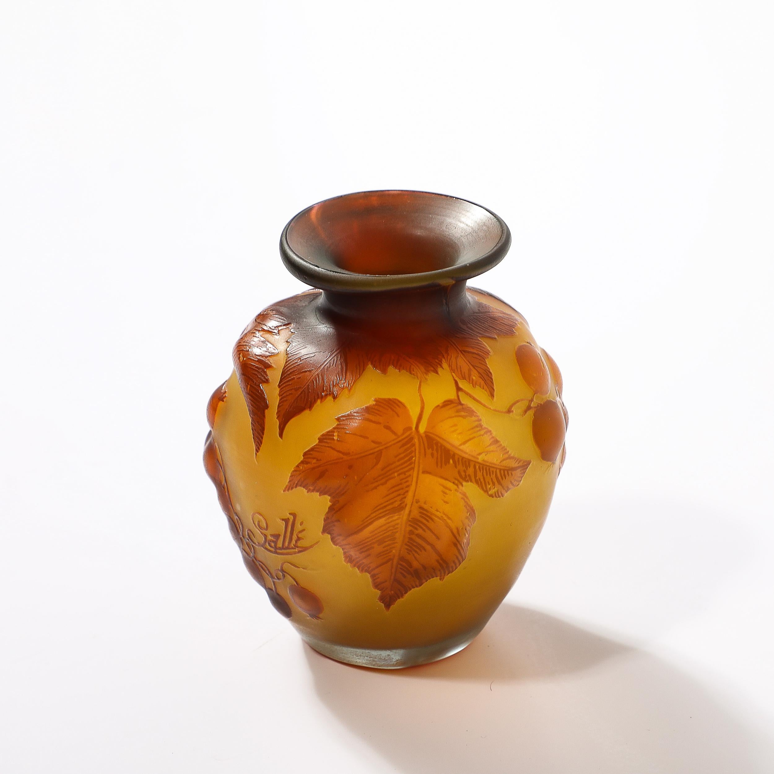 Art Deco Émile Gallé Kamee Glas mit Bernstein und gelben NATURALIST Details Vase im Angebot 4