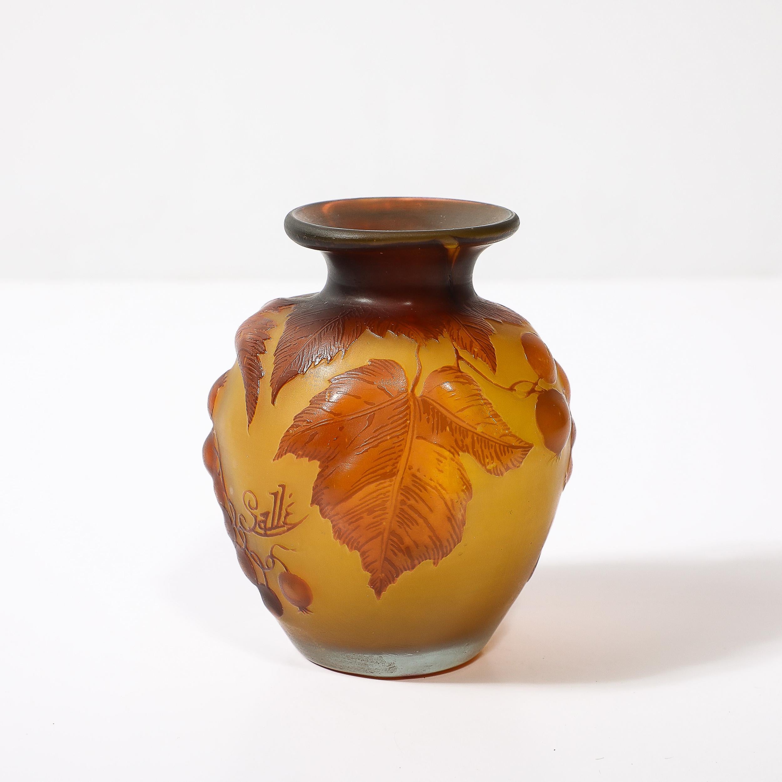 Art Deco Émile Gallé Kamee Glas mit Bernstein und gelben NATURALIST Details Vase (Französisch) im Angebot