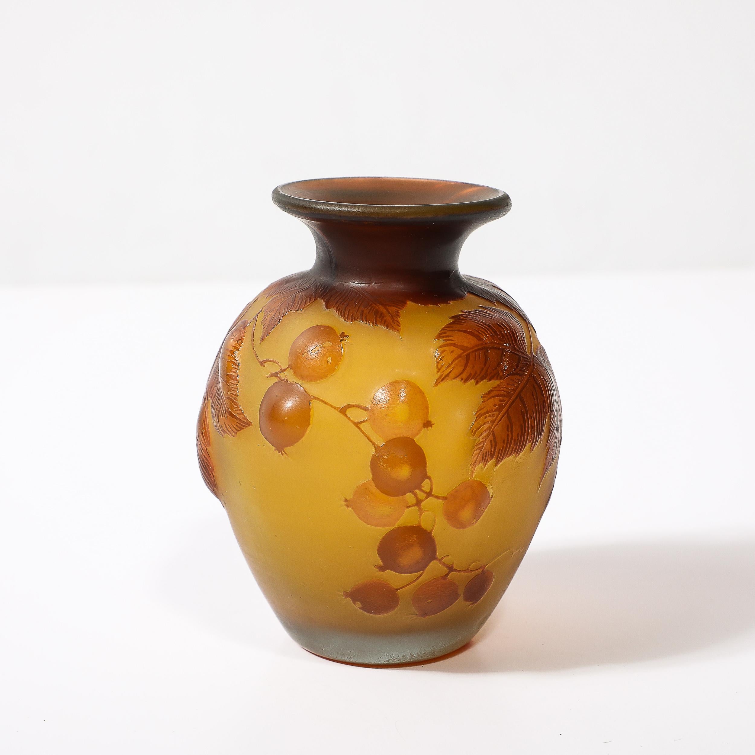 Art Deco Émile Gallé Kamee Glas mit Bernstein und gelben NATURALIST Details Vase im Zustand „Hervorragend“ im Angebot in New York, NY