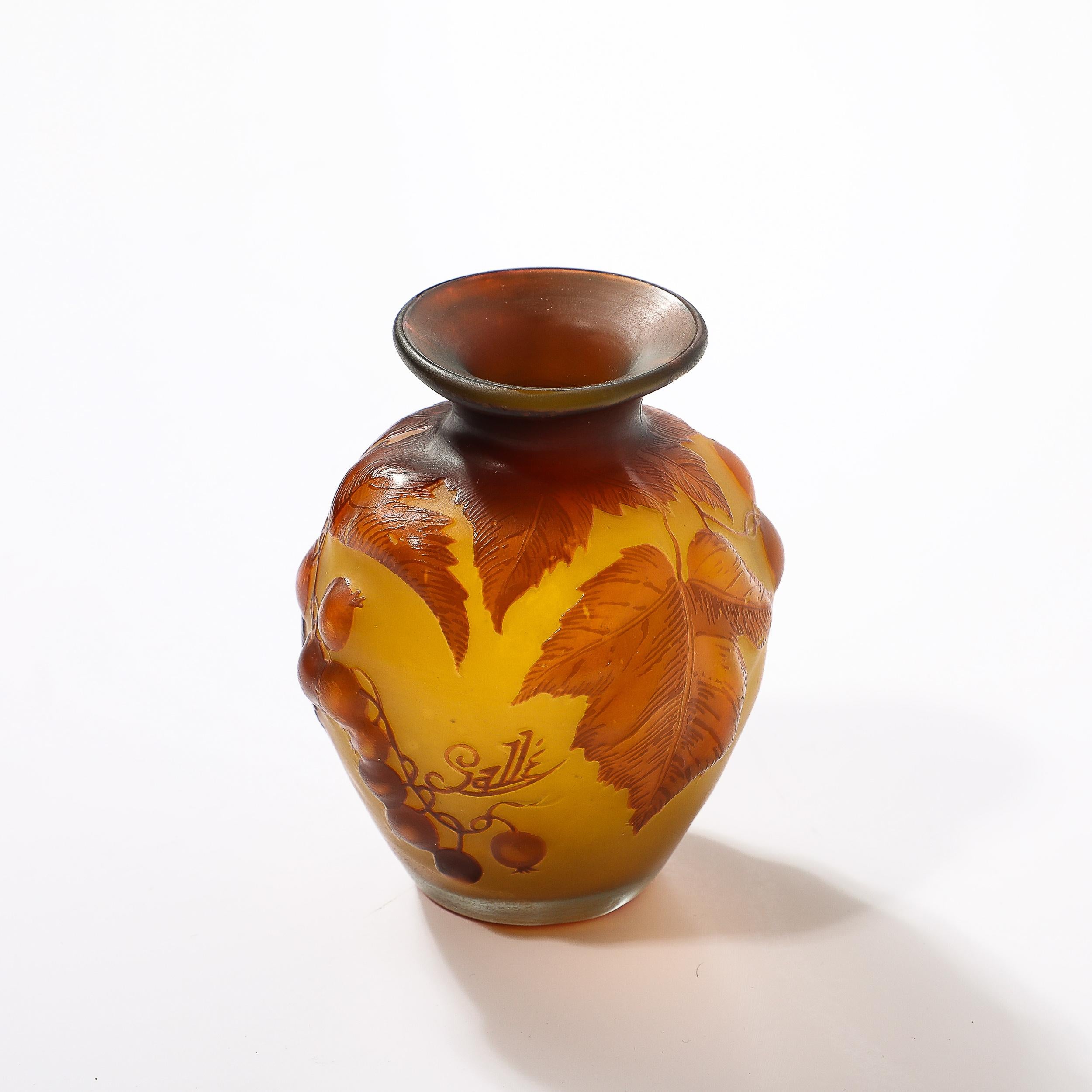 Art Deco Émile Gallé Kamee Glas mit Bernstein und gelben NATURALIST Details Vase im Angebot 3