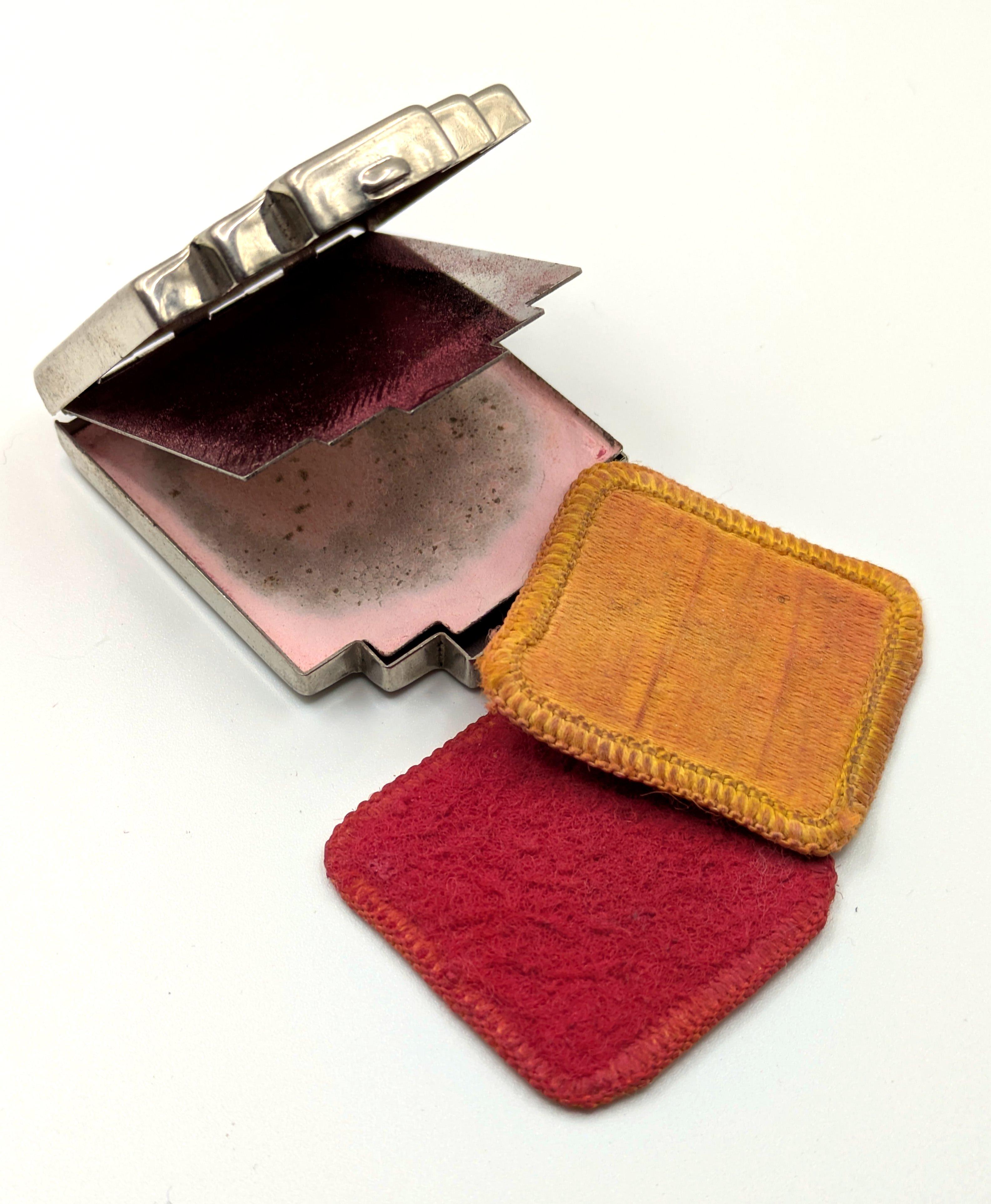 Offered for your consideration is this beautifully stylish Art Deco ladies powder compact by Fillkwik. The case is made of chromium metal with machine turned pattern on the reverse . The lid is jet black, baby pink and lemon yellow enamel with