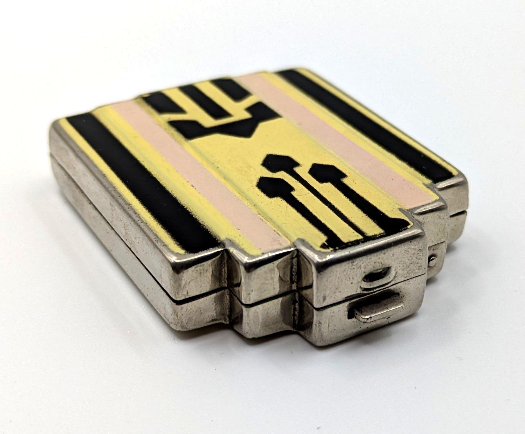 Art Deco Empire State Building Powder Compact, c1930 im Zustand „Gut“ im Angebot in Devon, England