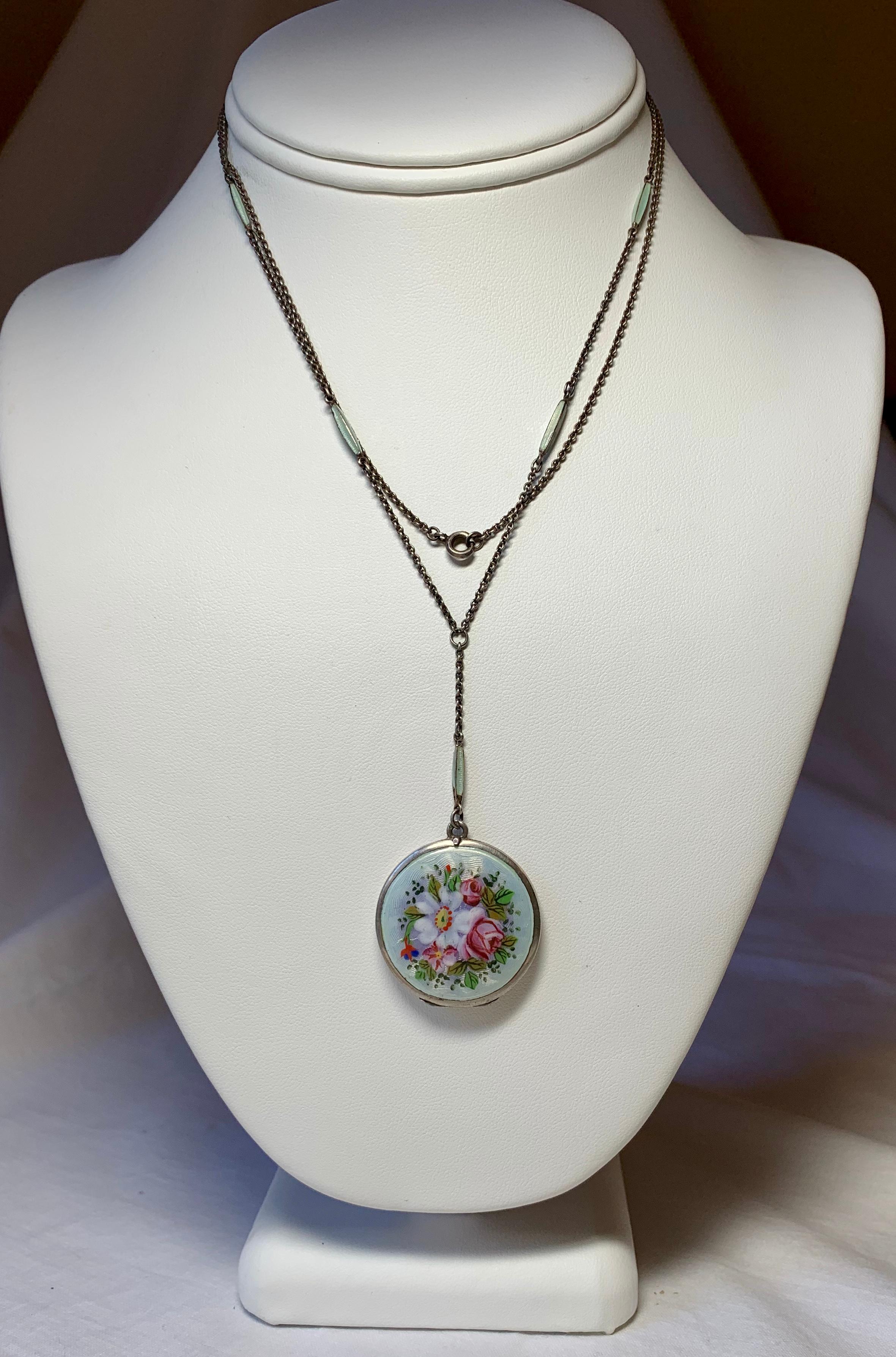 Edwardian Enamel and Sterling Flower Locket on Original Enamel Chain Necklace In Good Condition In New York, NY