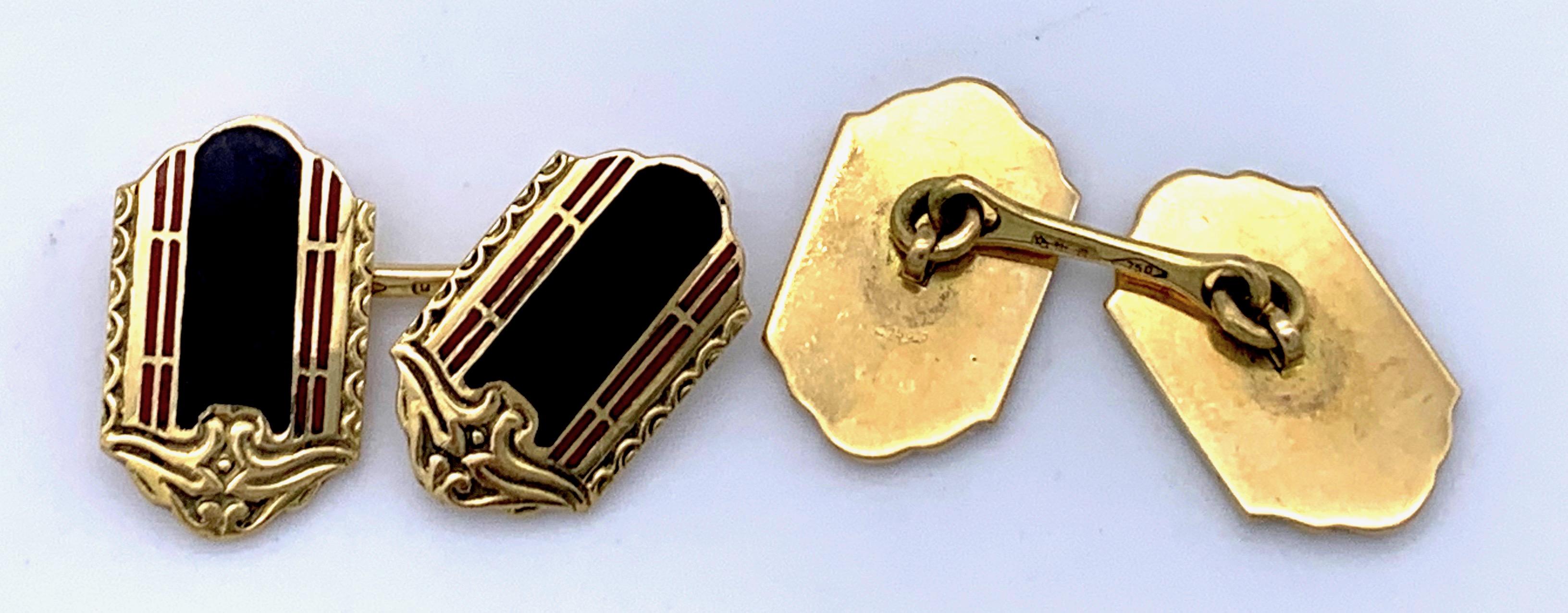 Highly attractive pair of  Art Deco cufflinks made out of 18k Gold. The cufflinks are decorated with red and black enamel and fine engraving.