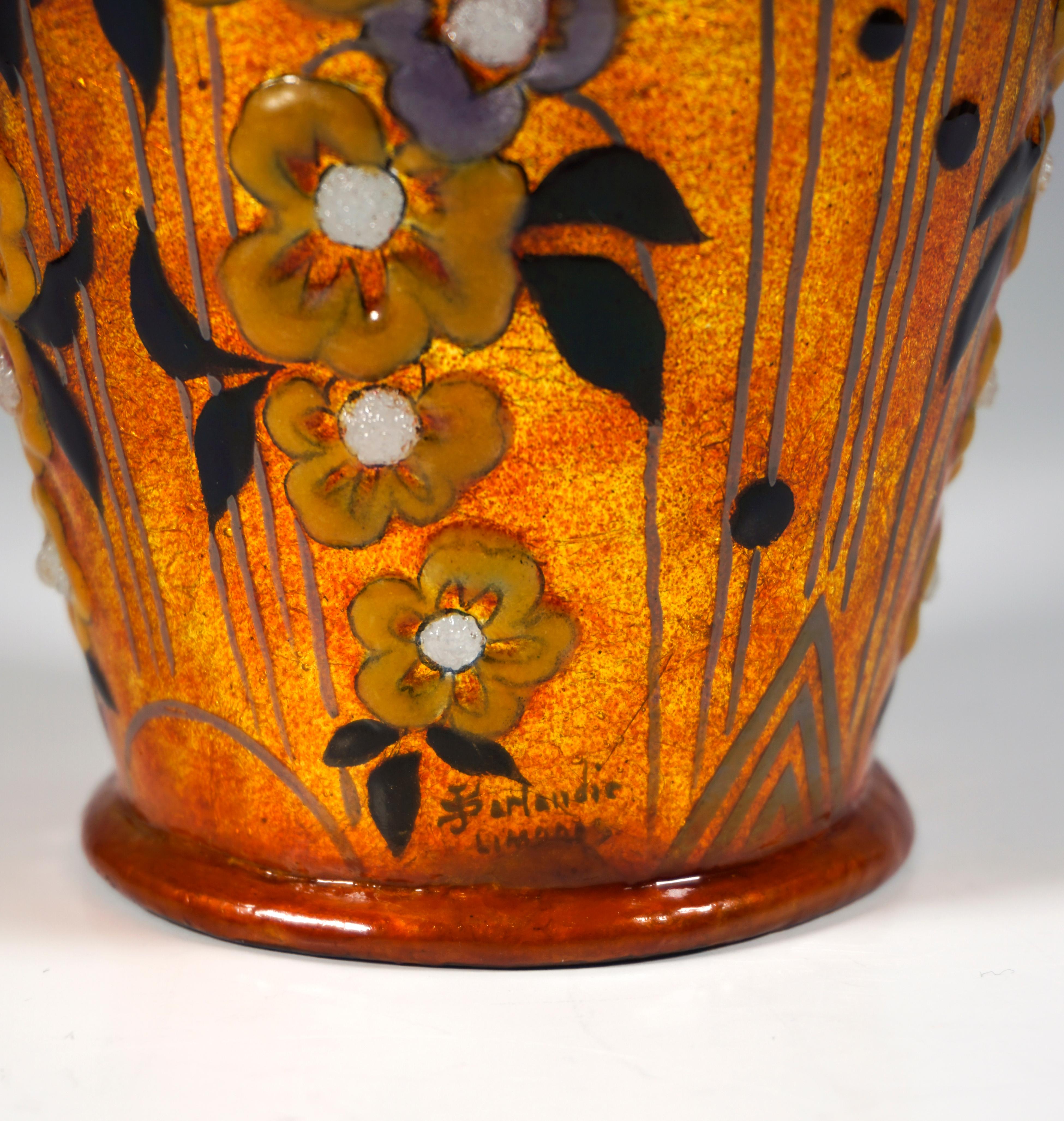 Émaillé Vase en émail Art Déco avec décor floral, Jules Sarlandie, Limoges, France 1920