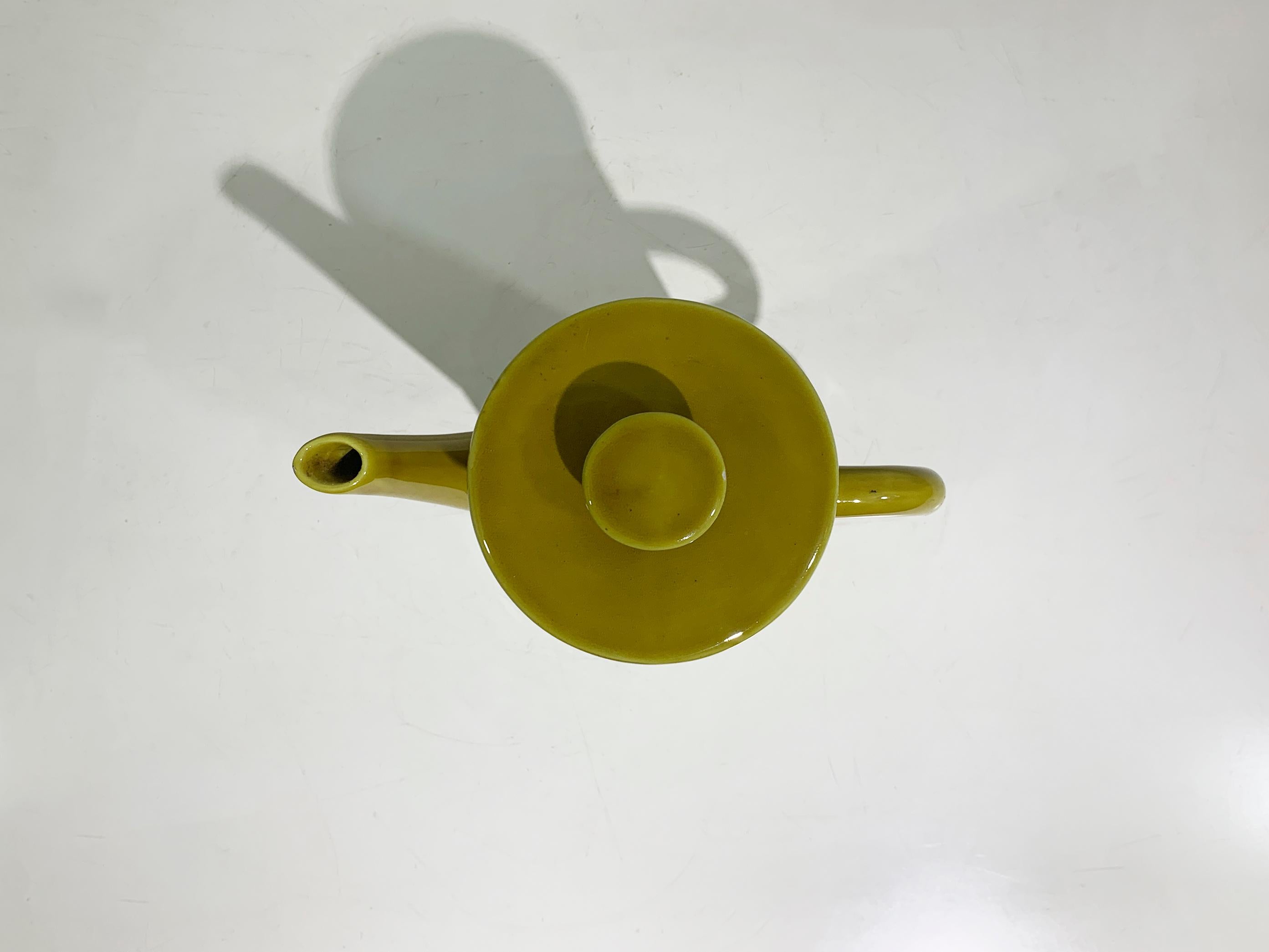 Art déco Théière Art Déco moutarde avec double poignée sculpturale, Italie en vente
