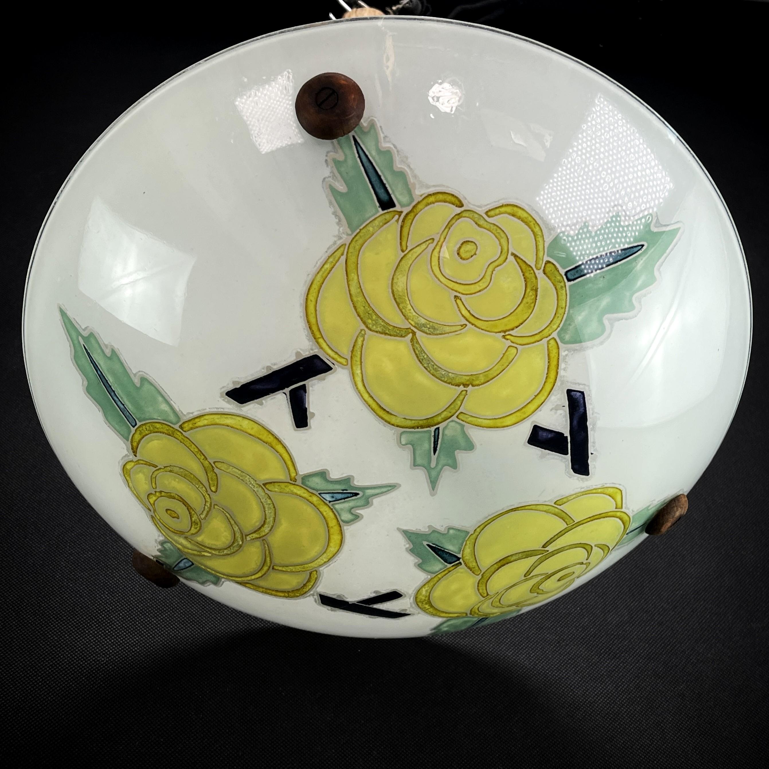 Maxonade Paris Art Deco hanging lamp

This enameled pendant lamp captivates with its simple and sober Art Deco design. The lamp with floral pattern is signed and gives a very pleasant light. This ceiling lamp is an absolute design Classic from the