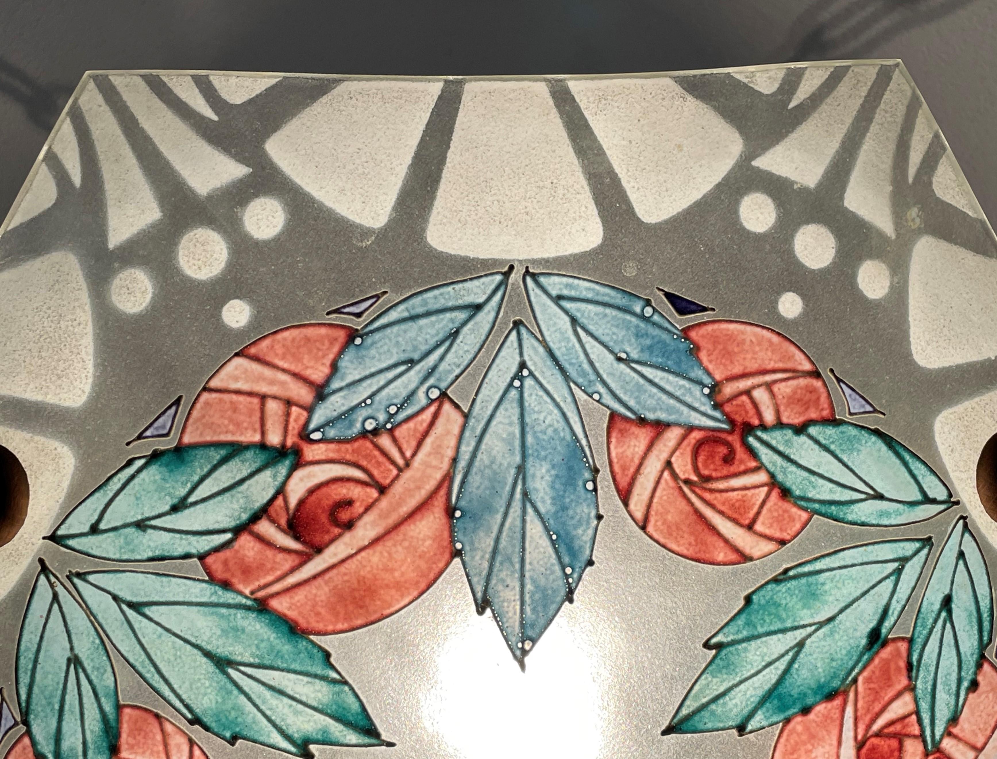 Émaillée Art Déco avec Lampe à suspension en verre stylisée avec roses et feuilles de roses Loys Lucha Style en vente 1