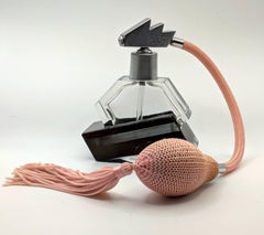 Atomiseur de parfum géométrique en verre émaillé et chrome Art Déco, c1930