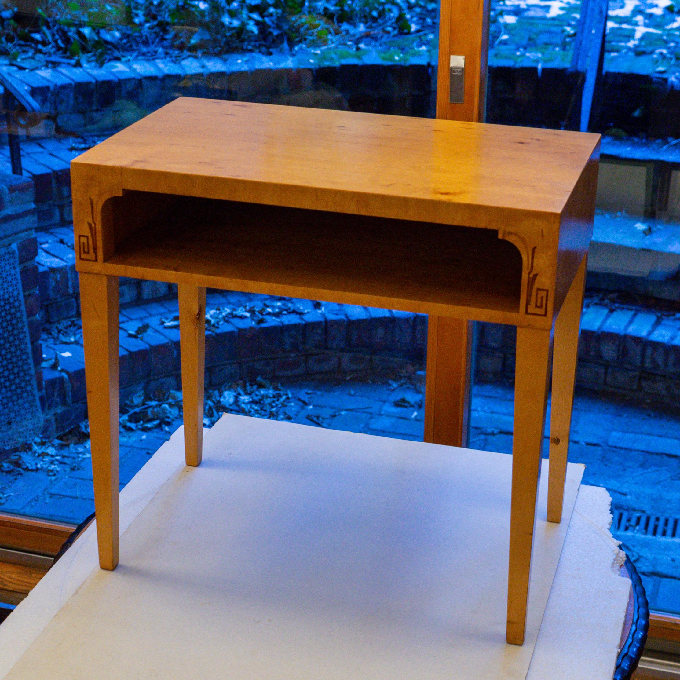 20th Century Art Deco End Table in Birch For Sale
