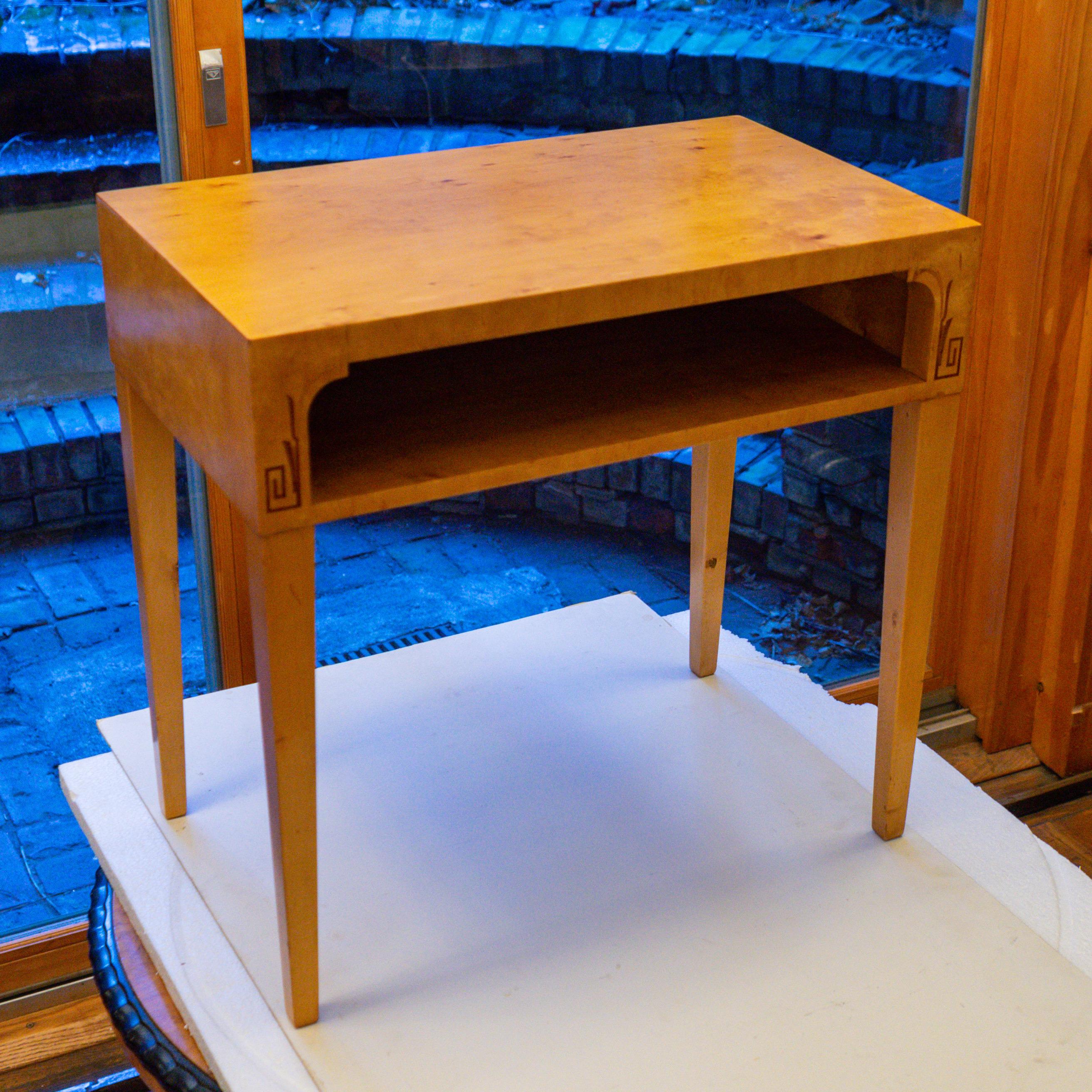 Art Deco End Table in Birch For Sale 1
