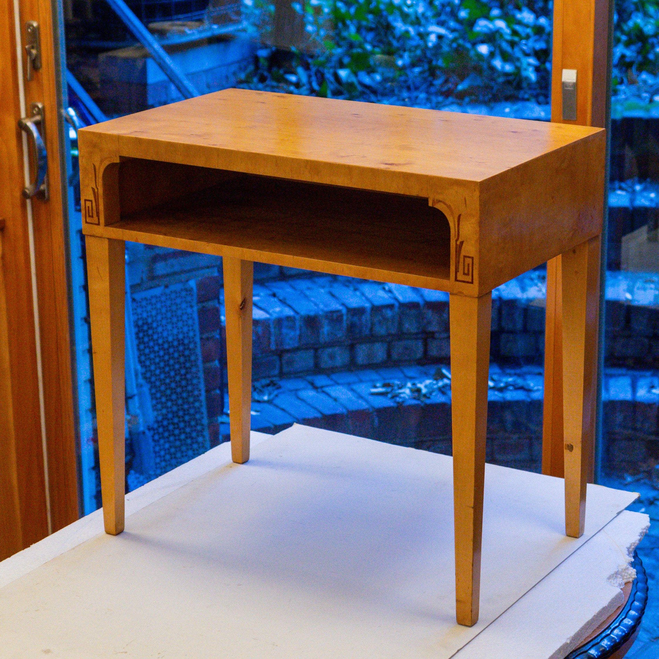 Table d'appoint Art déco en bouleau