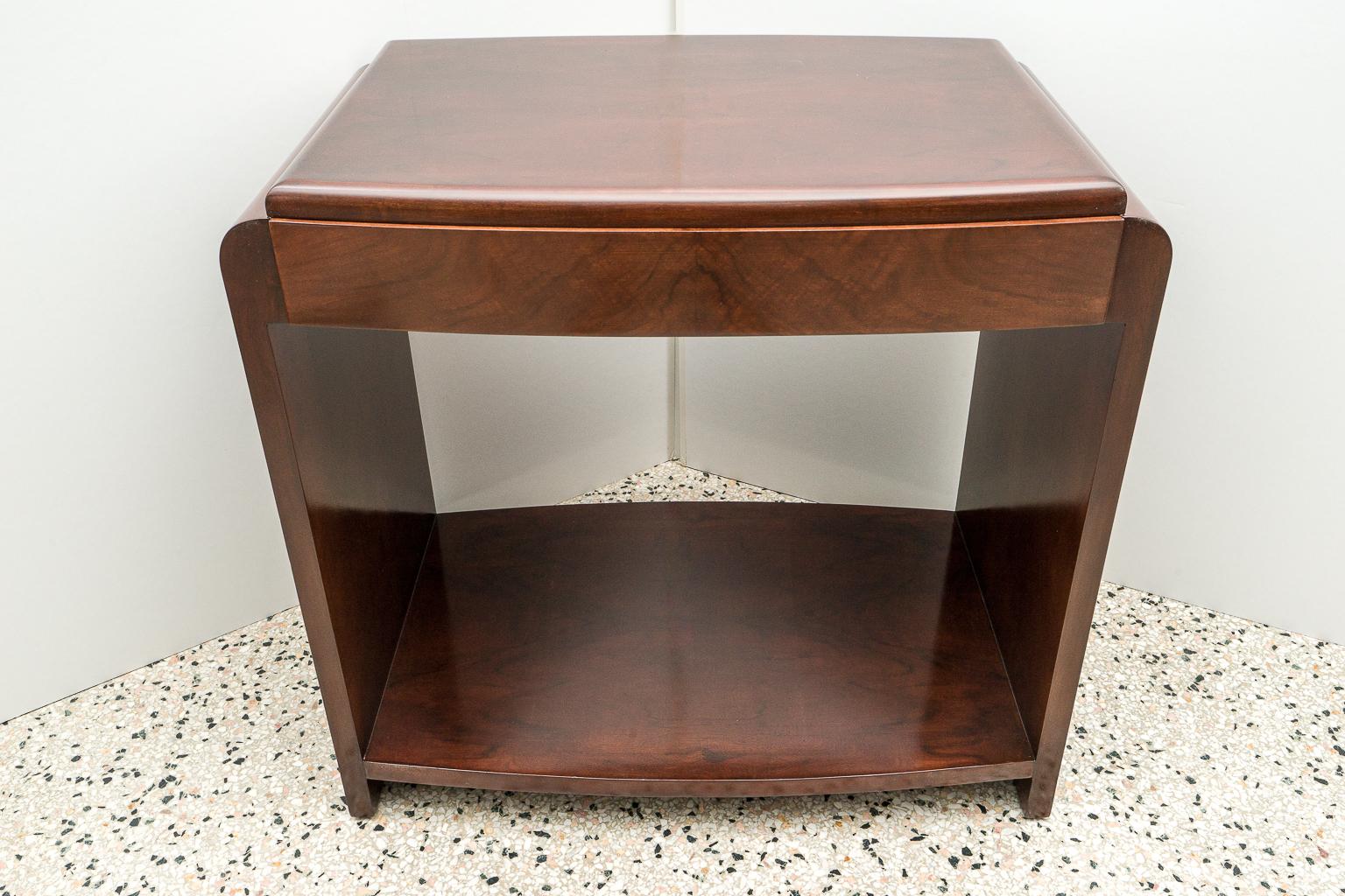 Magnifique table d'appoint Art Déco française des années 1930 avec tiroir - Récemment restaurée.