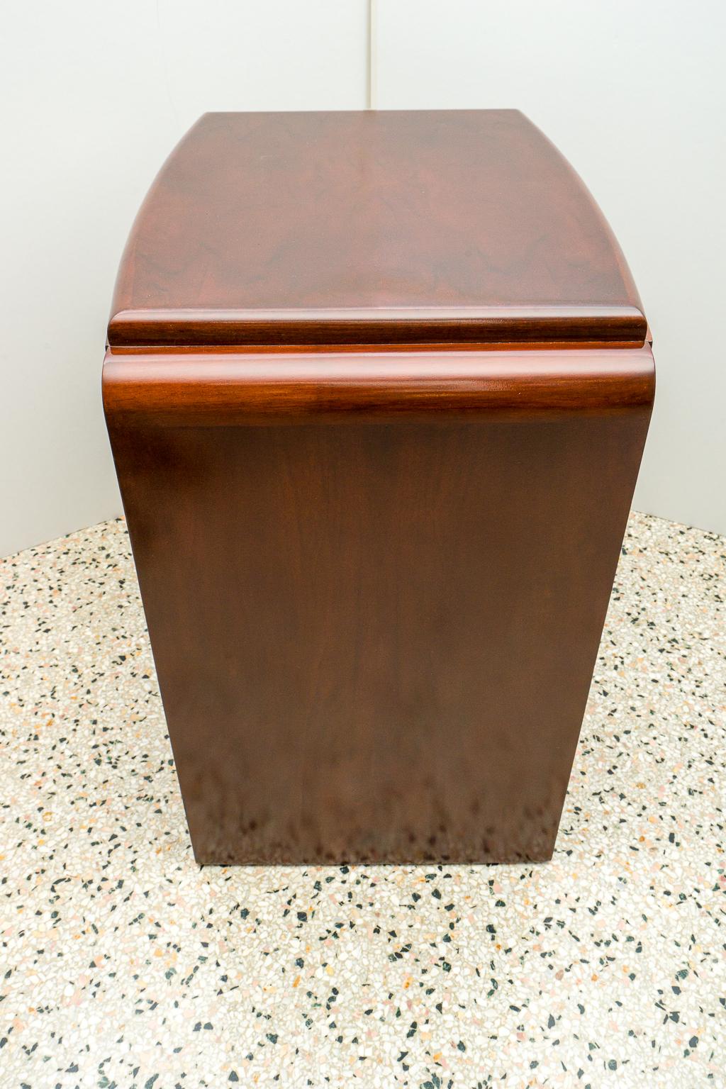 Milieu du XXe siècle Table d'appoint Art Déco avec tiroir en vente
