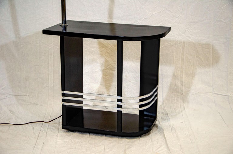 Art Deco End Table with Lamp For Sale 1