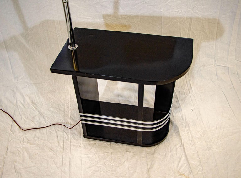 Art Deco End Table with Lamp For Sale 2