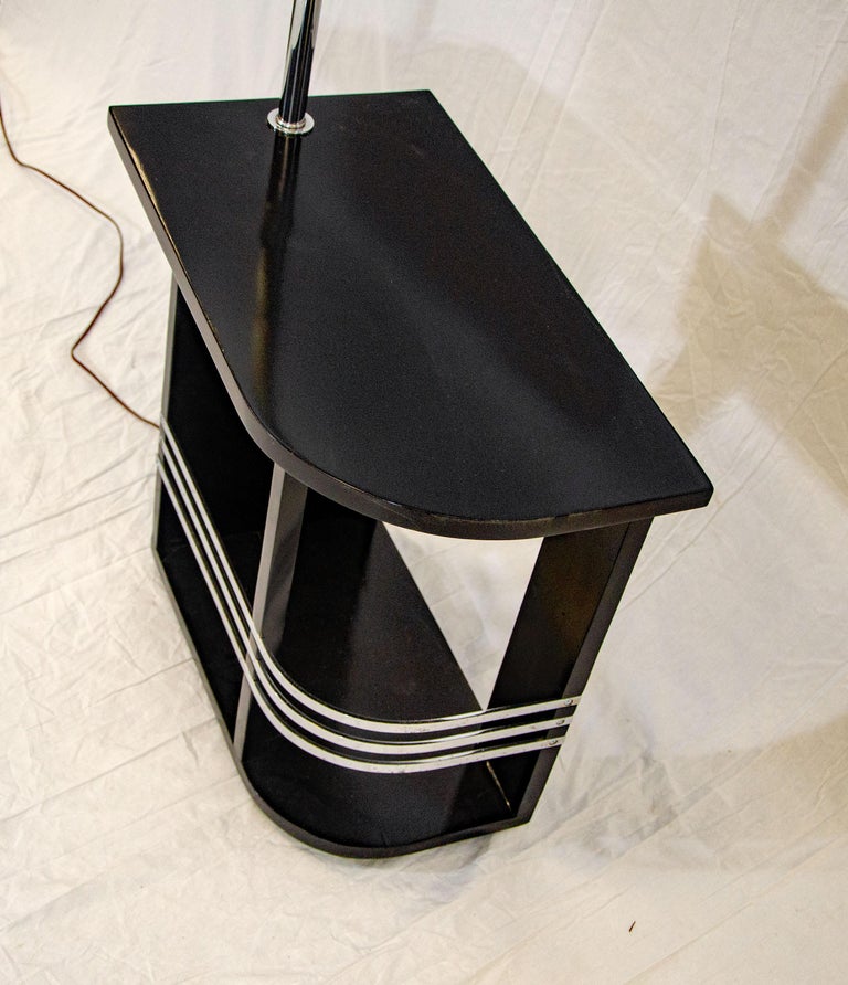 Art Deco End Table with Lamp For Sale 3