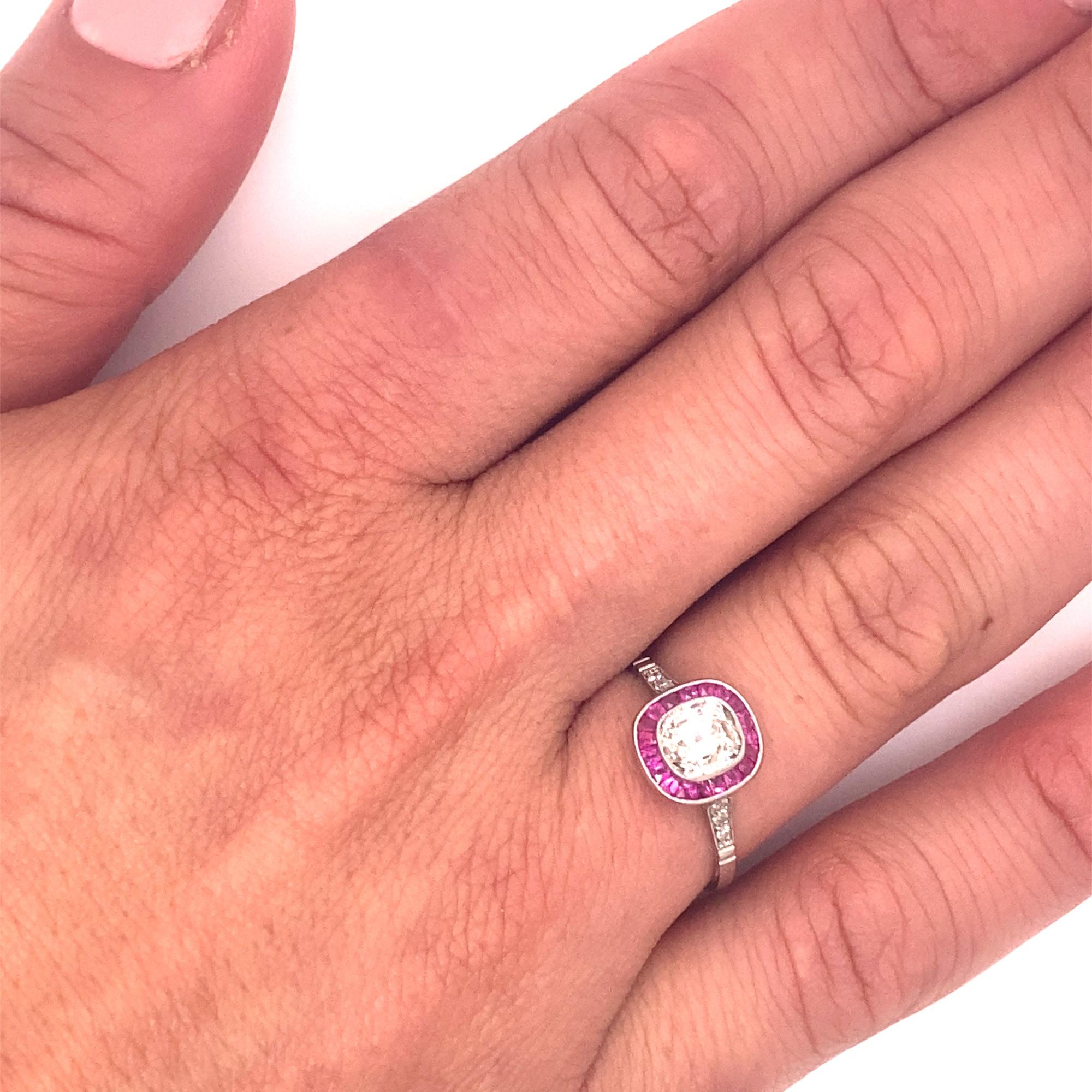 Donna Anello di fidanzamento in stile Art Deco .98 Diamonds Mine Taglio Cuscino Diamante Rubini Platino in vendita