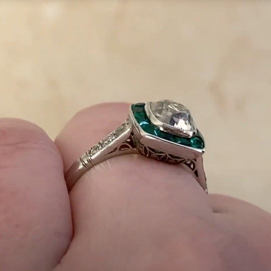 Taglio cuscino antico Anello di fidanzamento Art Deco in platino, anello aureolato con diamante da 1,30 carati in vendita