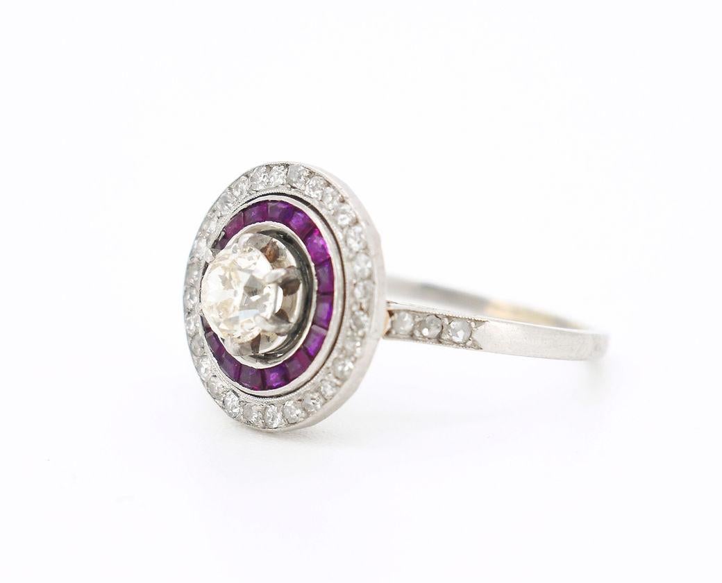 Art Deco Engagement Ring, Platinum, Diamonds & Ruby Halo In Excellent Condition For Sale In PARIS, FR