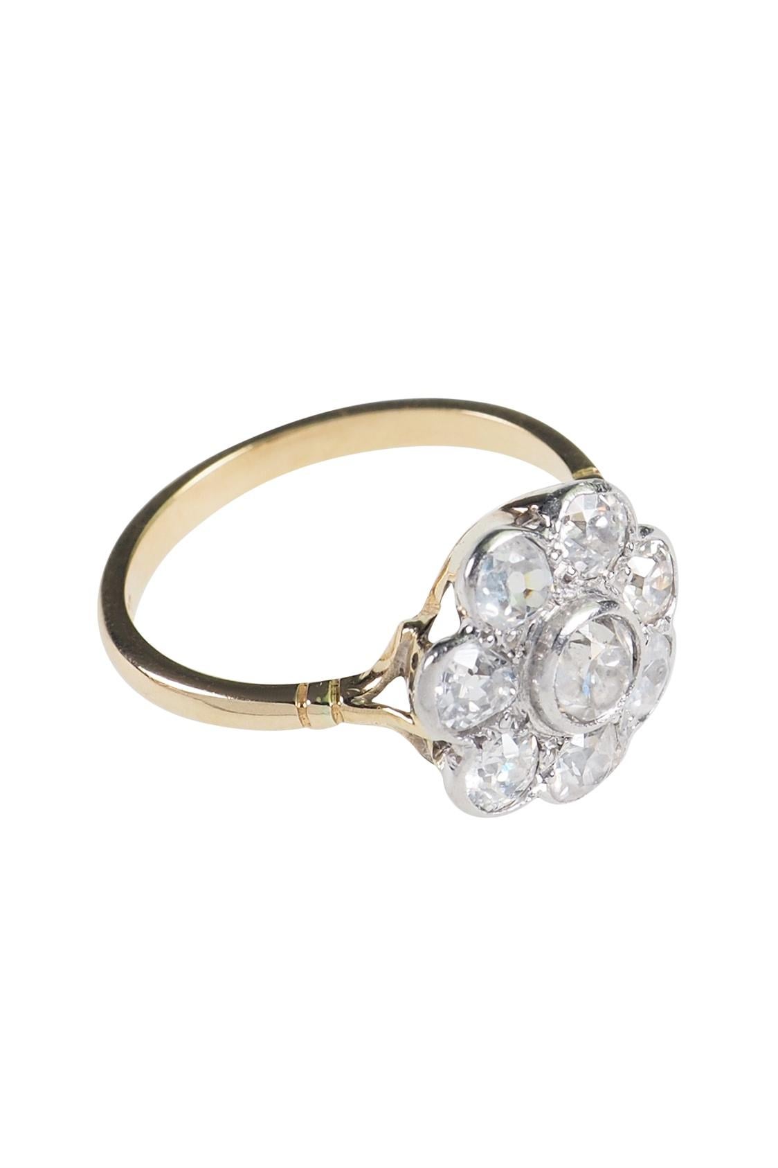 Taglio brillante Anello di fidanzamento Art Deco con un gruppo di diamanti (1920) in vendita