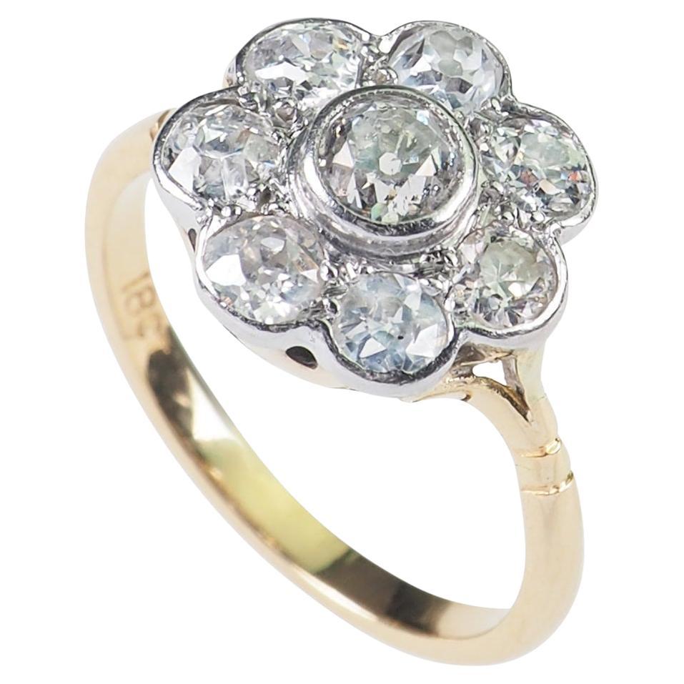 Anello di fidanzamento Art Deco con un gruppo di diamanti (1920) in vendita