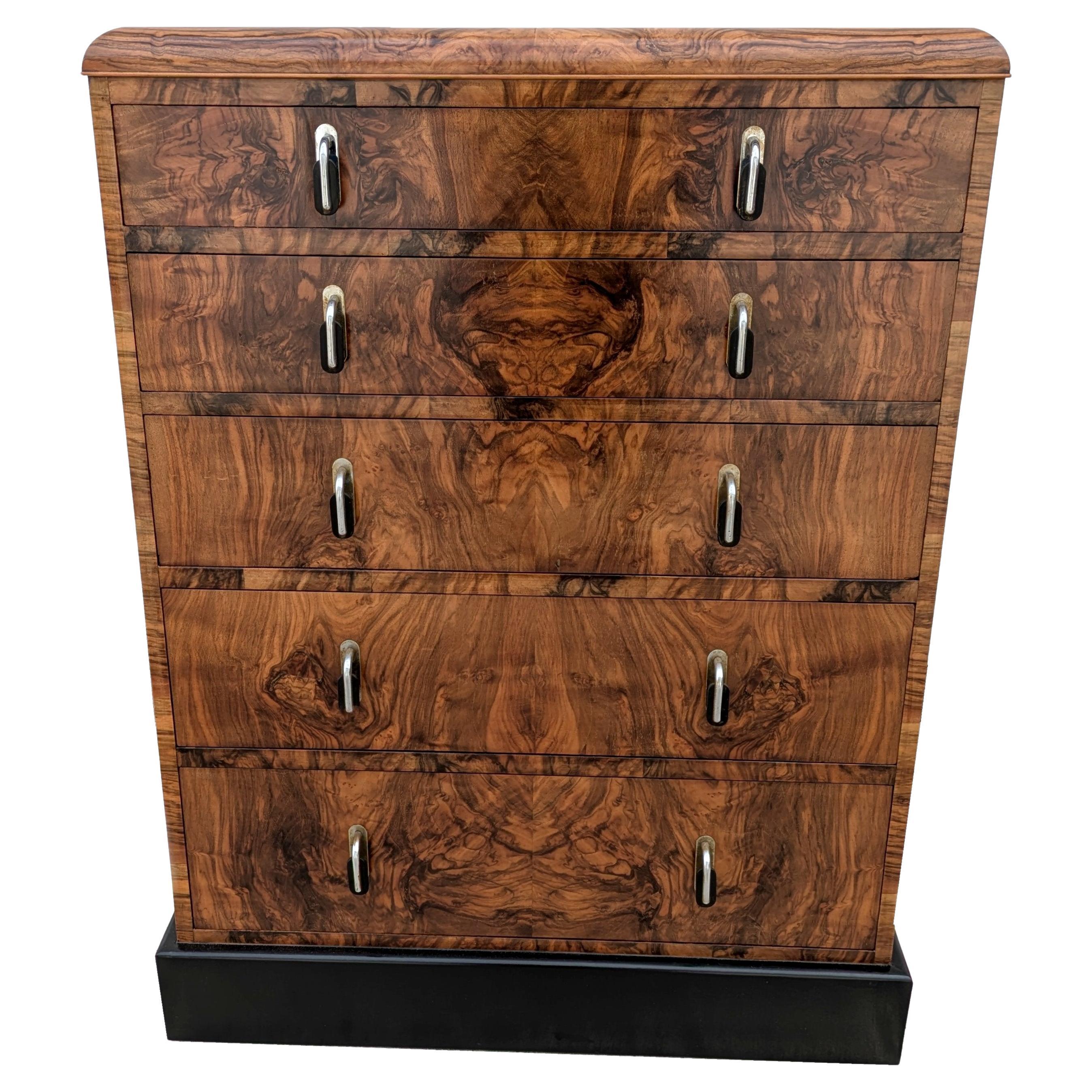 Commode Art Déco anglaise à cinq tiroirs en noyer figuré des années 1930