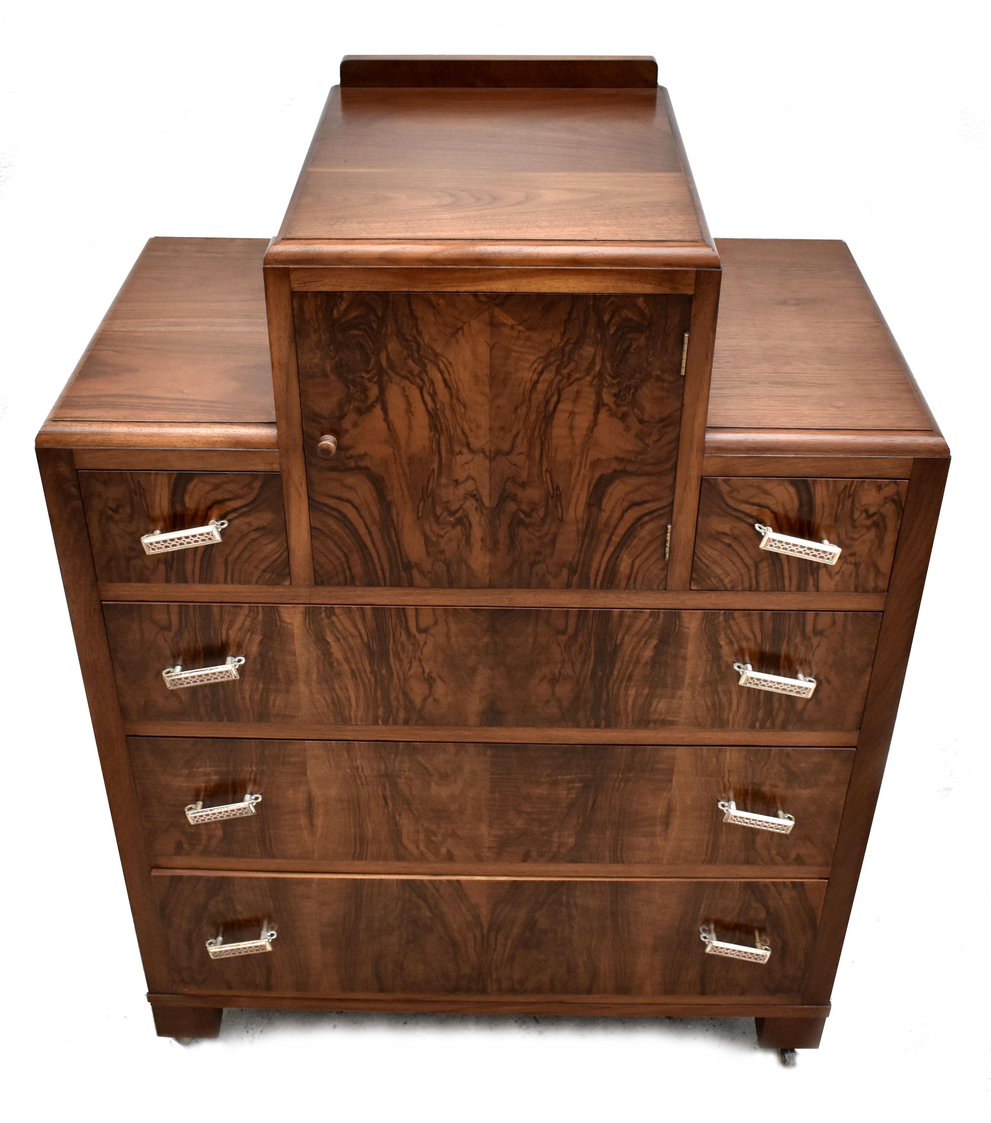 Art Deco English Burr Walnut Chest of Five Drawers, circa 1930s In Good Condition For Sale In Devon, England