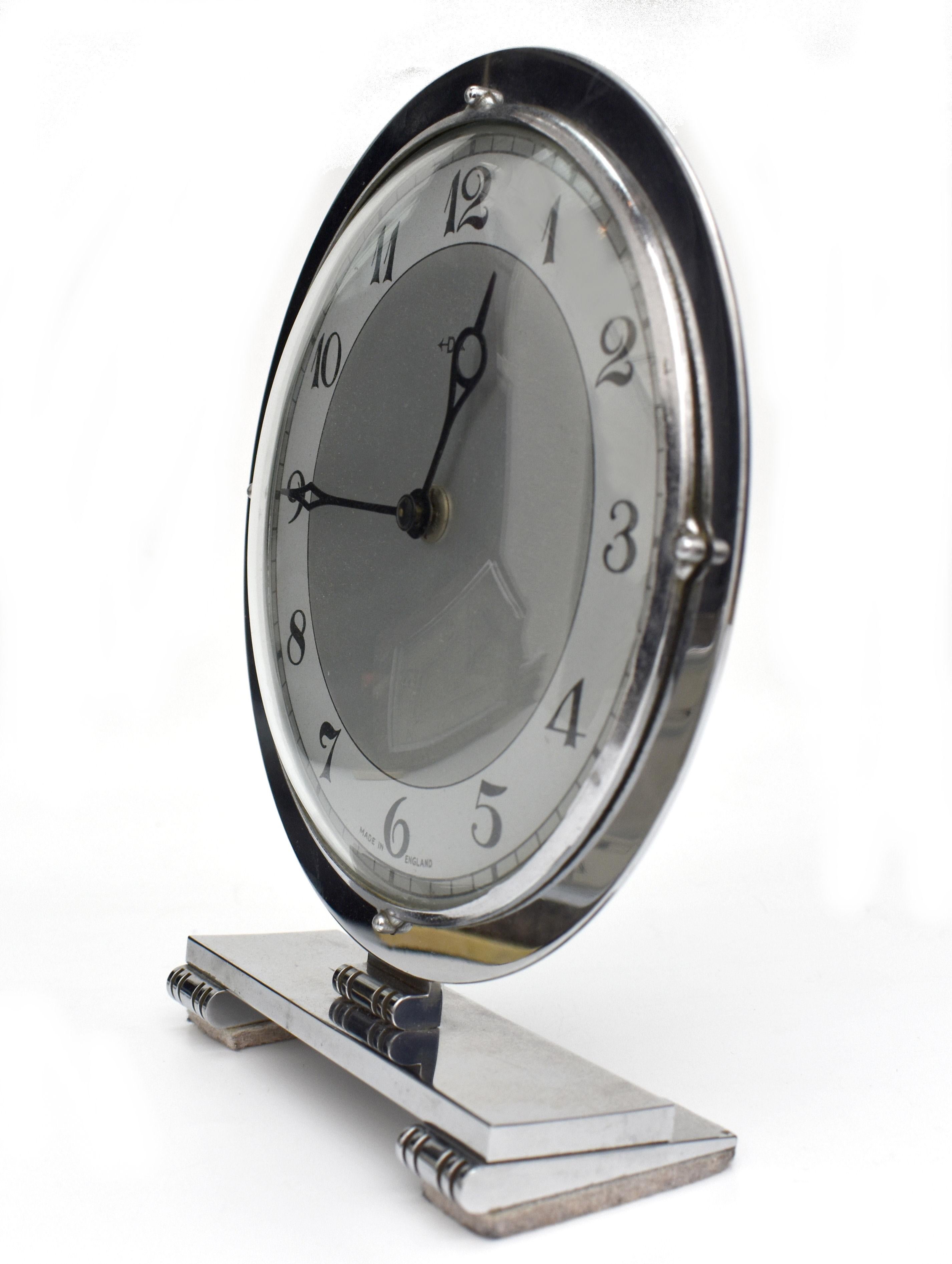 Art Deco English Chrome Clock , 8 Tage, mechanisch, von Smiths, um 1930 (Glas) im Angebot