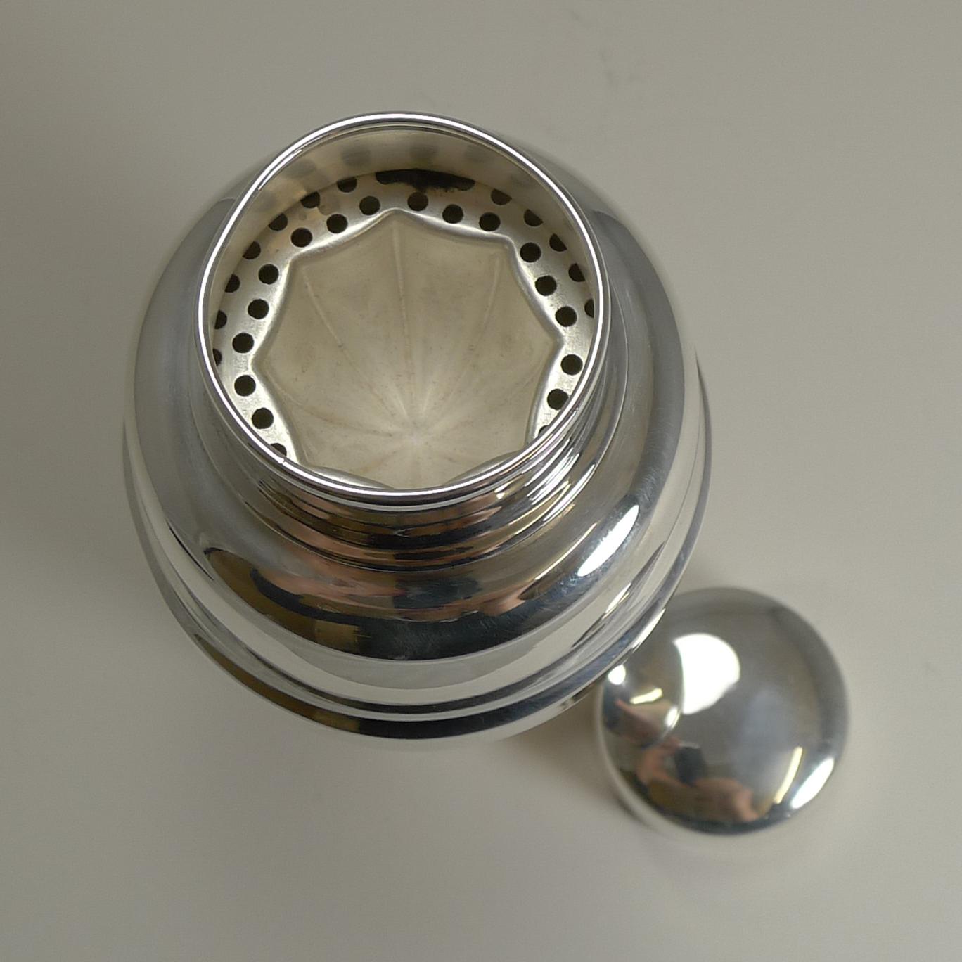 Mid-20th Century Art Deco English Silver Plated Cocktail Shaker with Lemon Squeezer, circa 1930