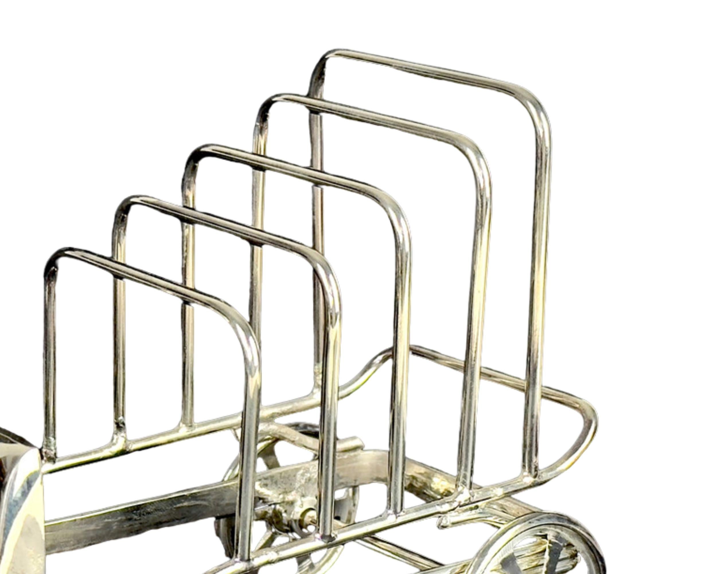 Porta-toast inglese d'argento Art Deco, 4 fette di pane per la colazione a forma di automobile in vendita 3