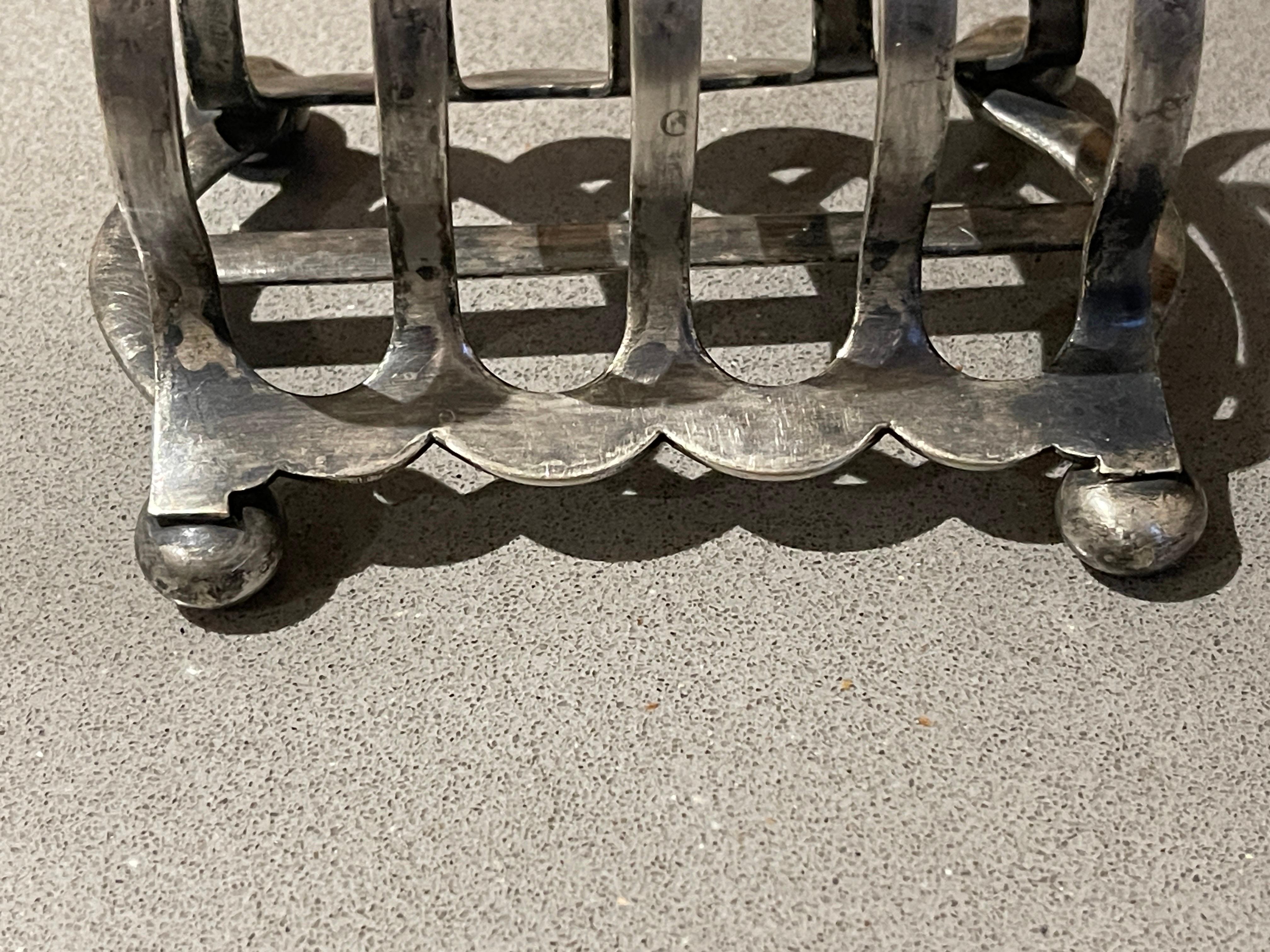 Britannique Support à toasts Art Deco Silver, 4 Slice Breakfast Bread Stand With Handle Sheffield en vente
