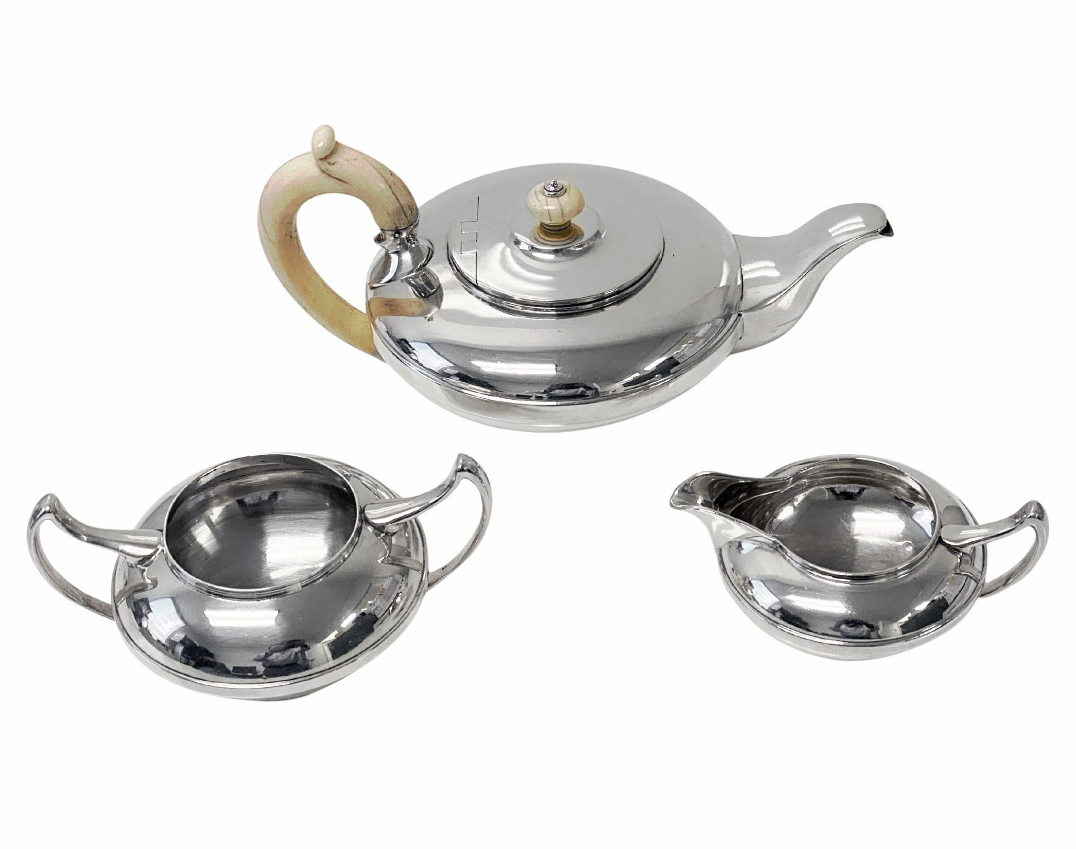 XX secolo Servizio da tè in argento Sterling Art Deco Londra 1926-38 in vendita