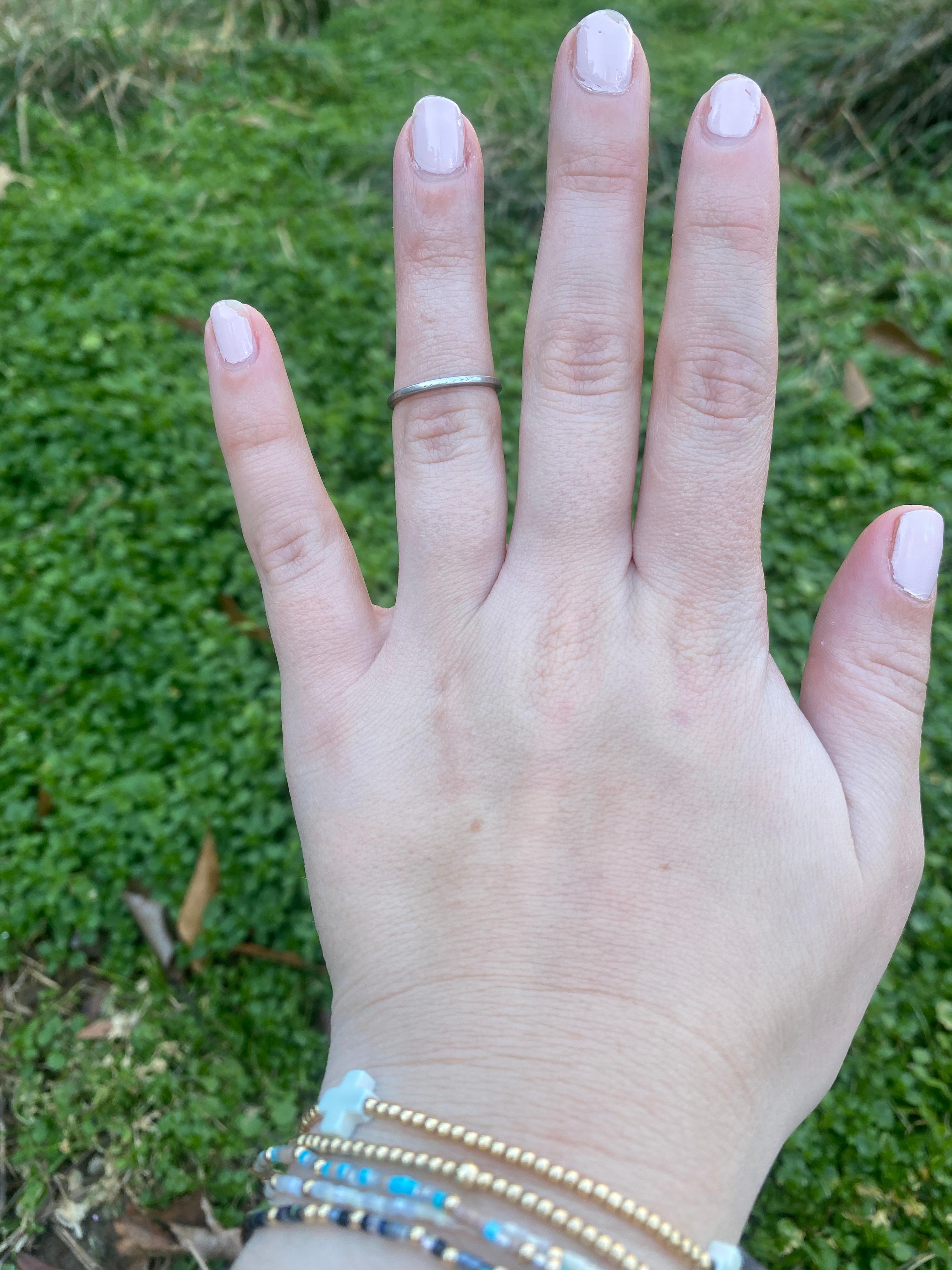 Art Deco Engraved Band Ring, Platinum, Ring Size 5.25 For Sale 1